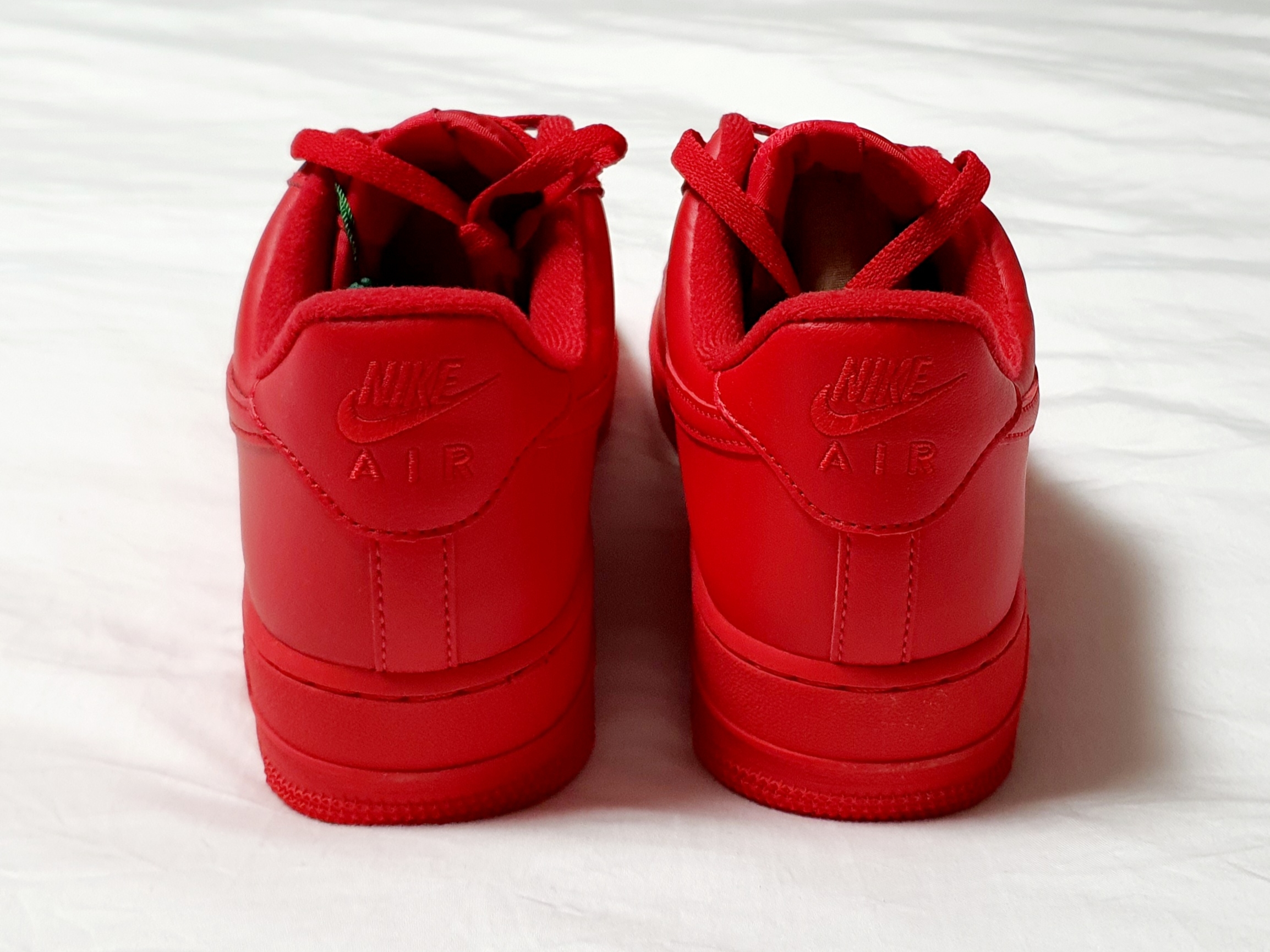 Nike Air Force 1 '07 LV8 Low 1 Triple Red 착용 스타일 - 4