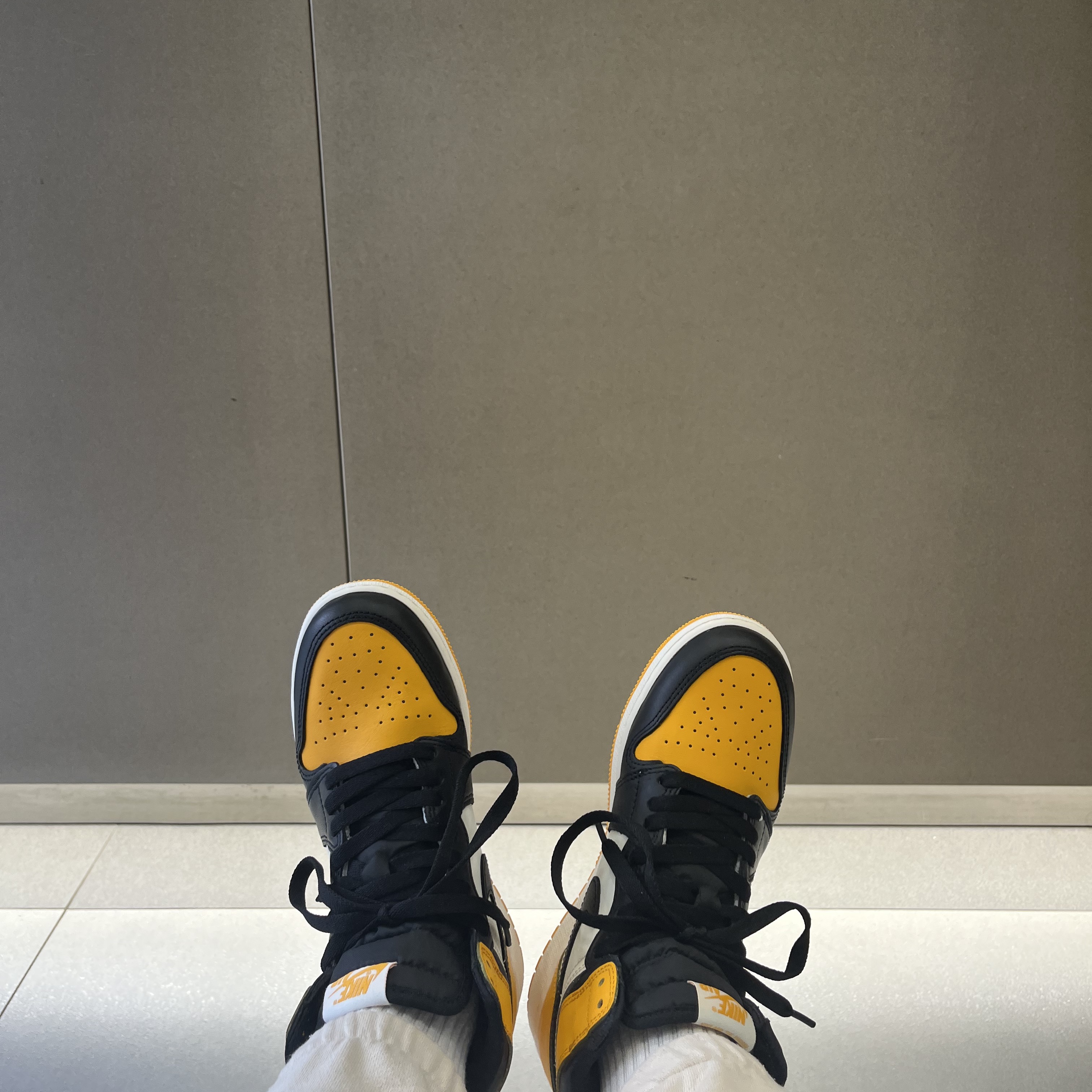 (GS) Jordan 1 Retro High OG Taxi 착용 스타일 - 1