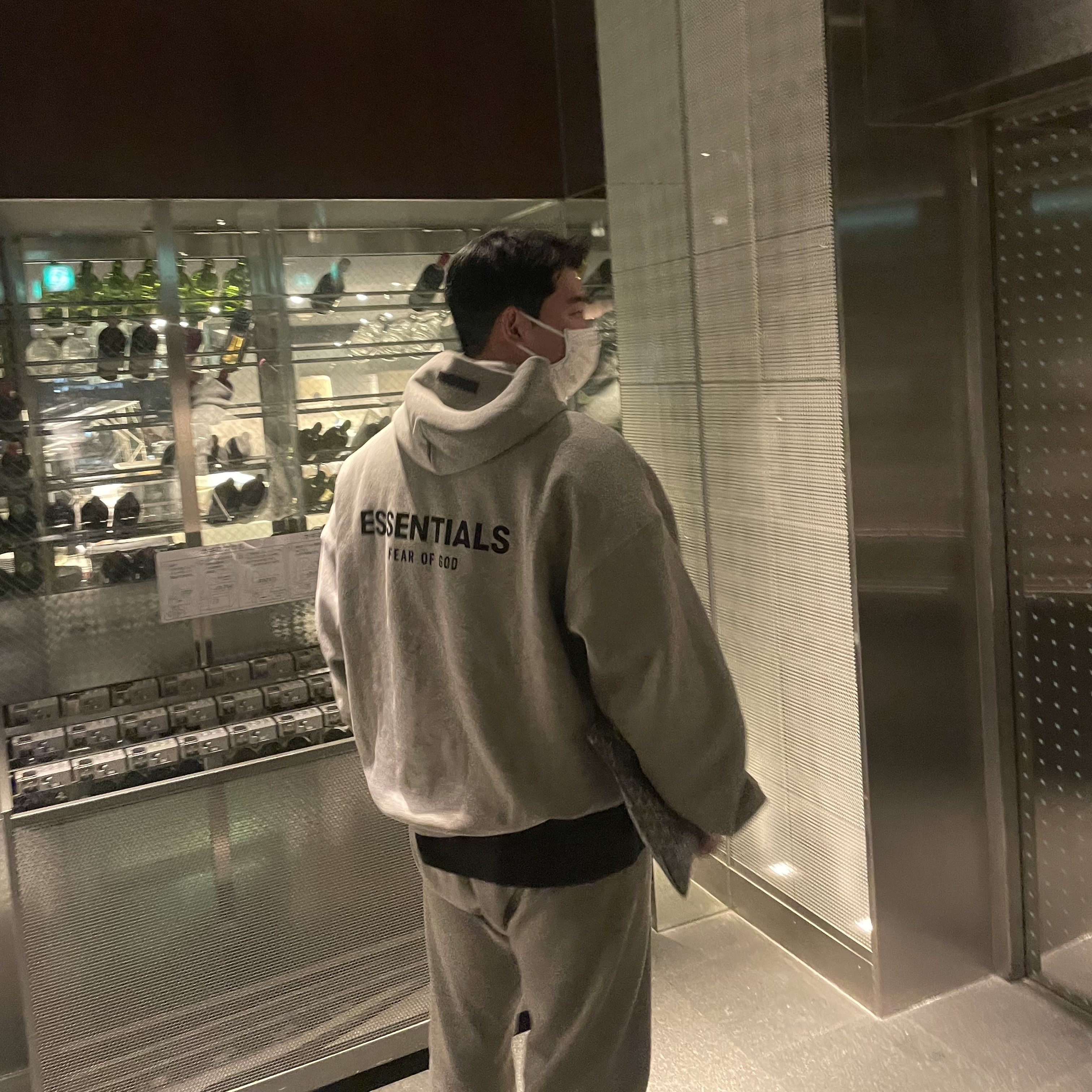Essentials The Core Collection Hoodie Dark Oatmeal, Essentials The Core Collection Relaxed Sweatpants Dark Oatmeal 착용 스타일 - 1