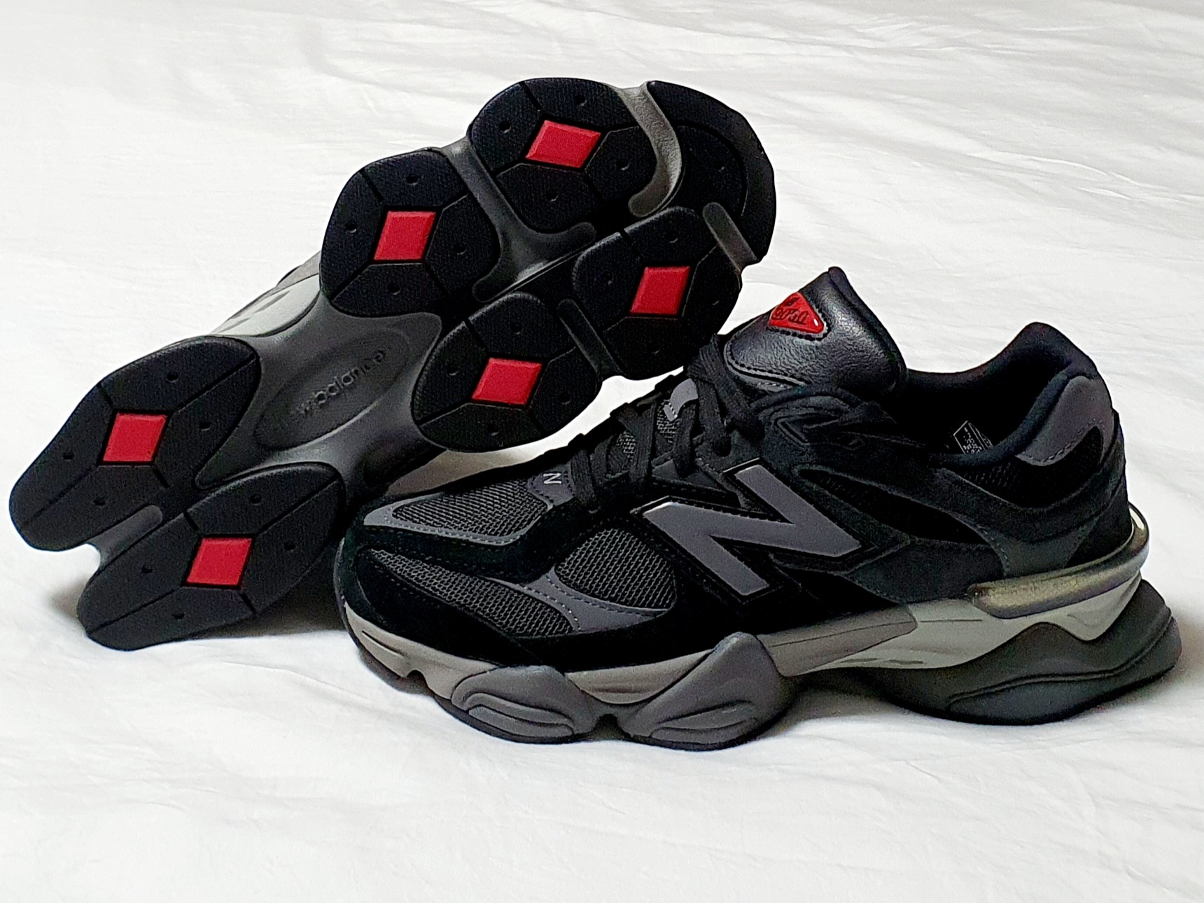 New Balance 9060 Black Castlerock 착용 스타일 - 1