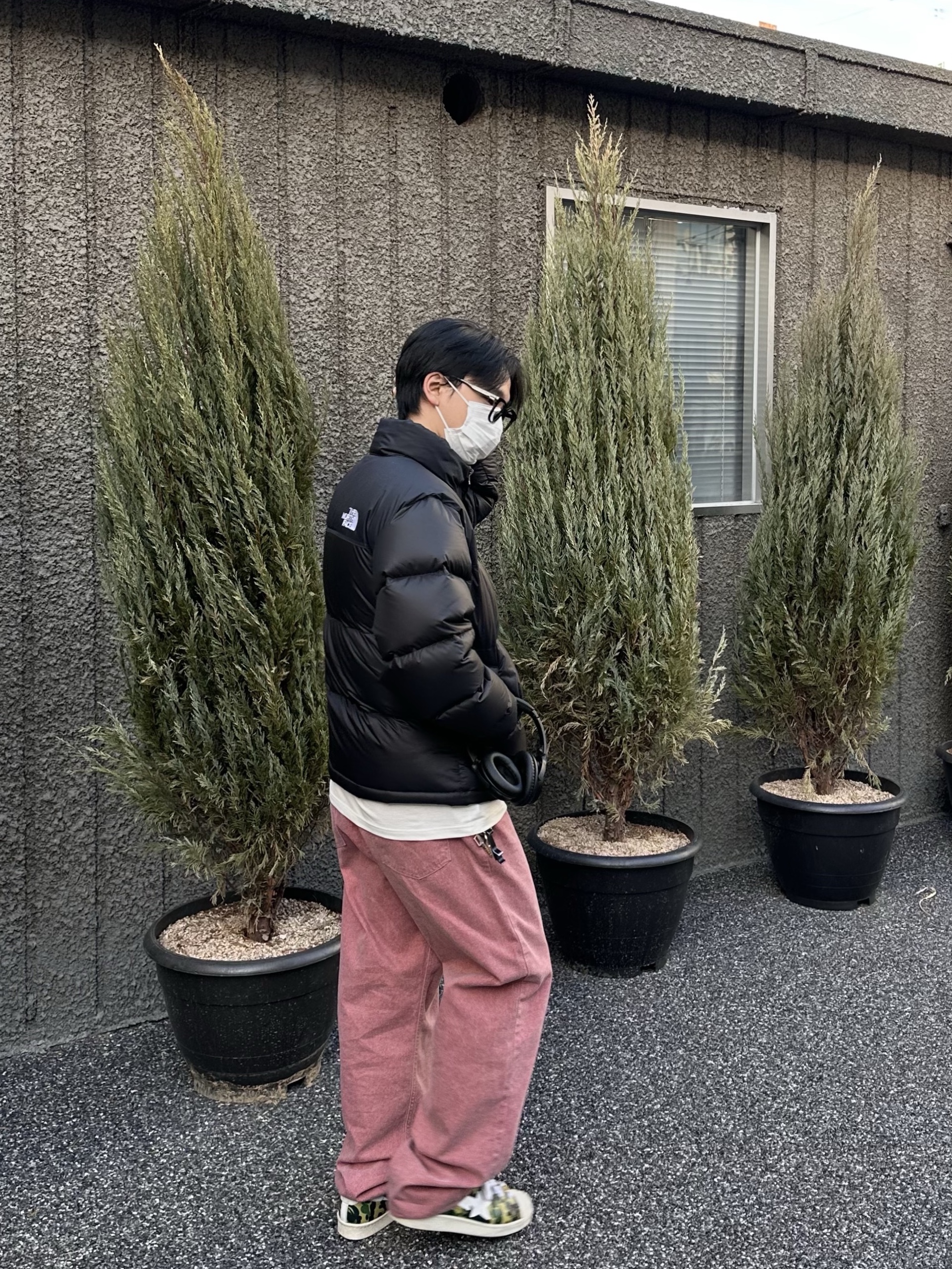 The North Face 1996 Eco Nuptse Jacket Black, Adidas x BAPE Superstar 80s Green Camo 착용 스타일 - 1