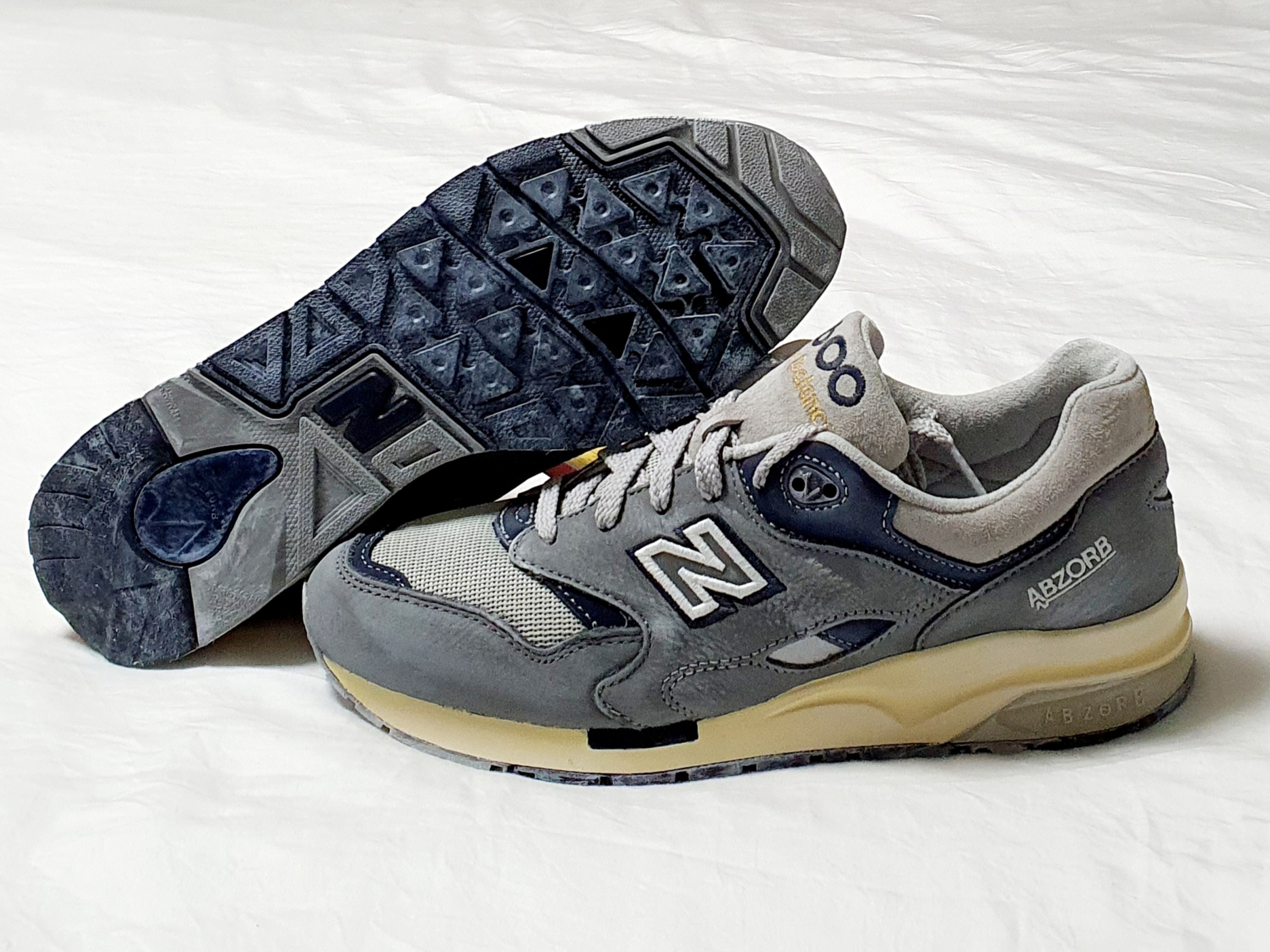 New Balance 1600 Premium Vintage Grey 착용 스타일 - 1