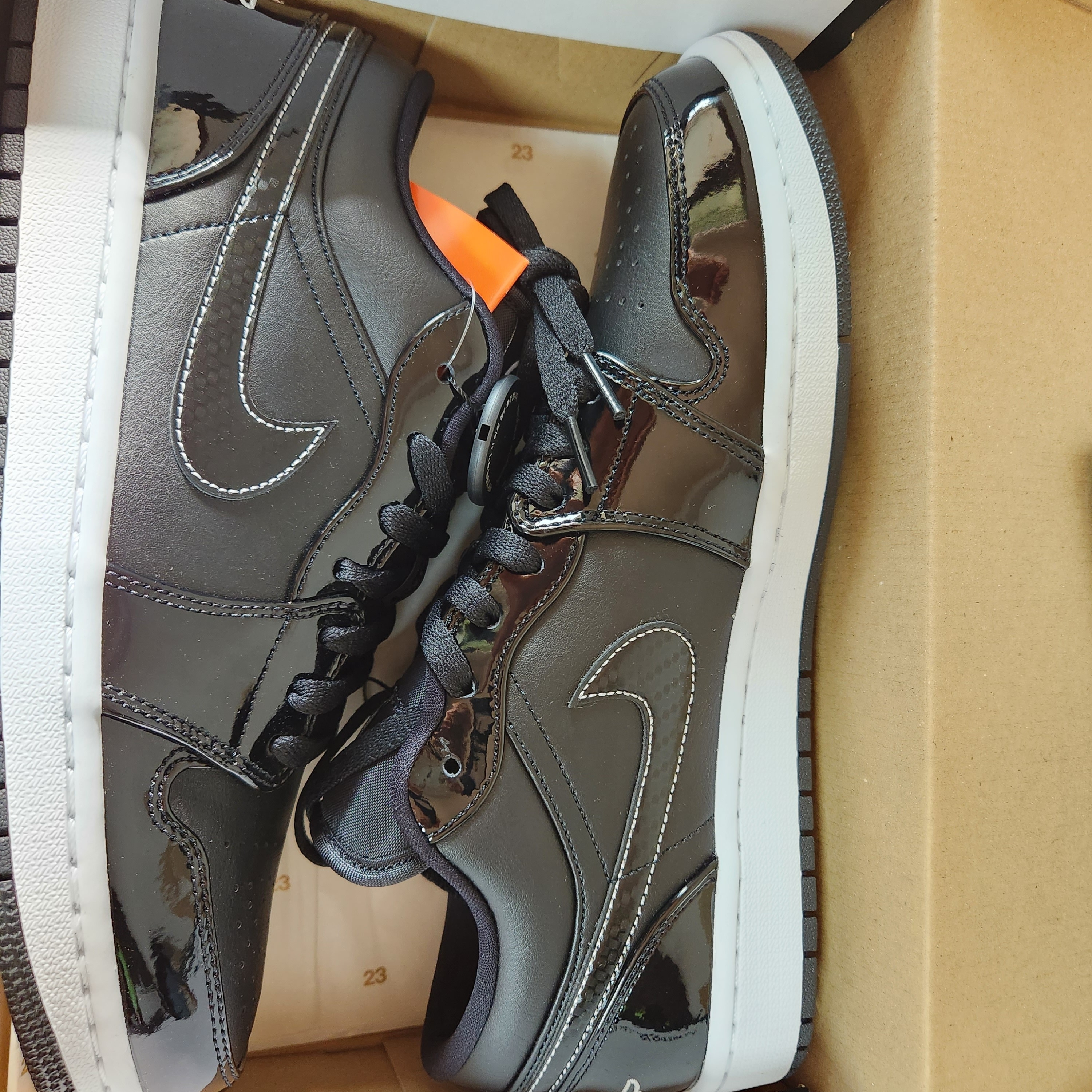 Jordan 1 Low SE ASW Black 착용 스타일