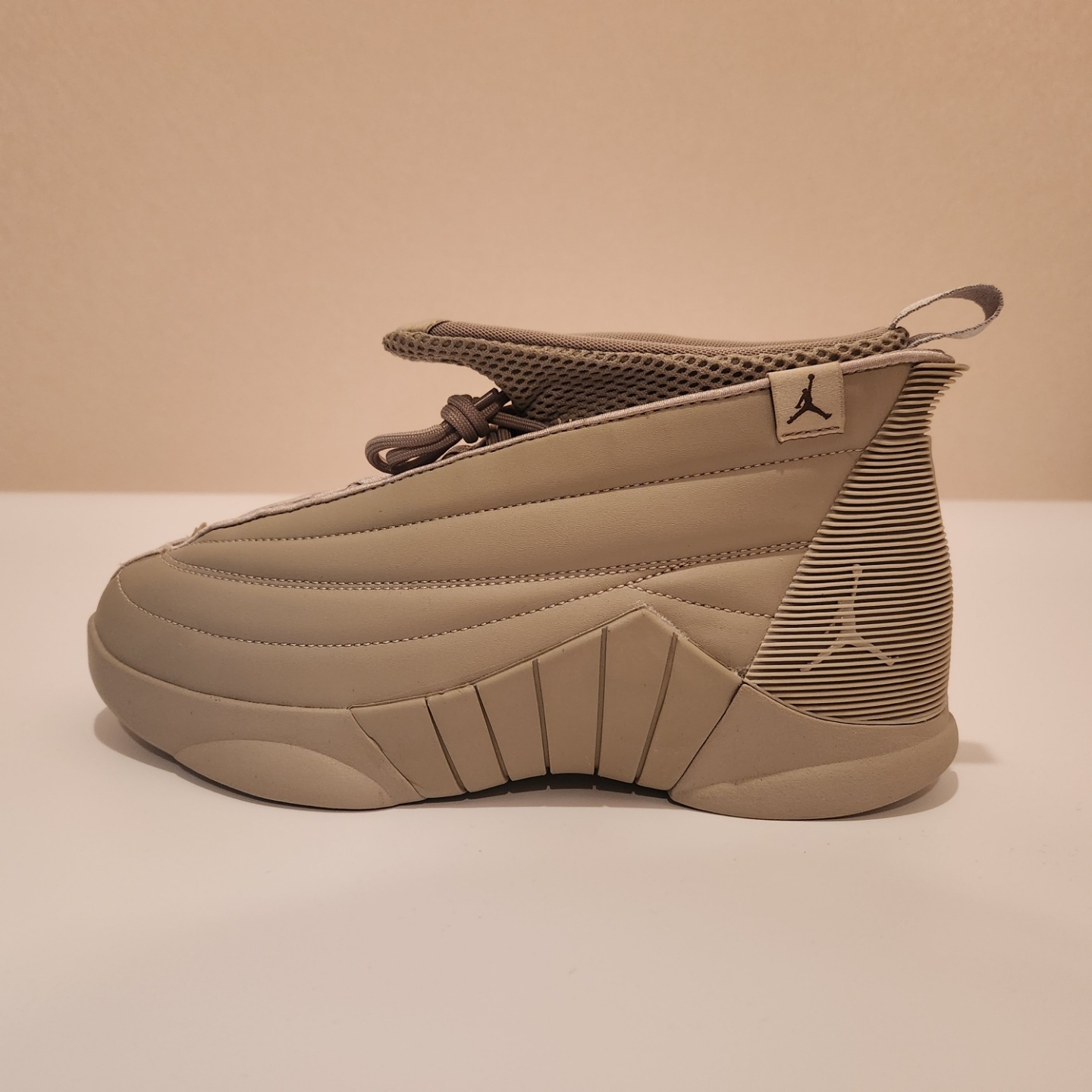 (W) Jordan 15 x Billie Eilish Retro SP Beige 착용 스타일 - 2