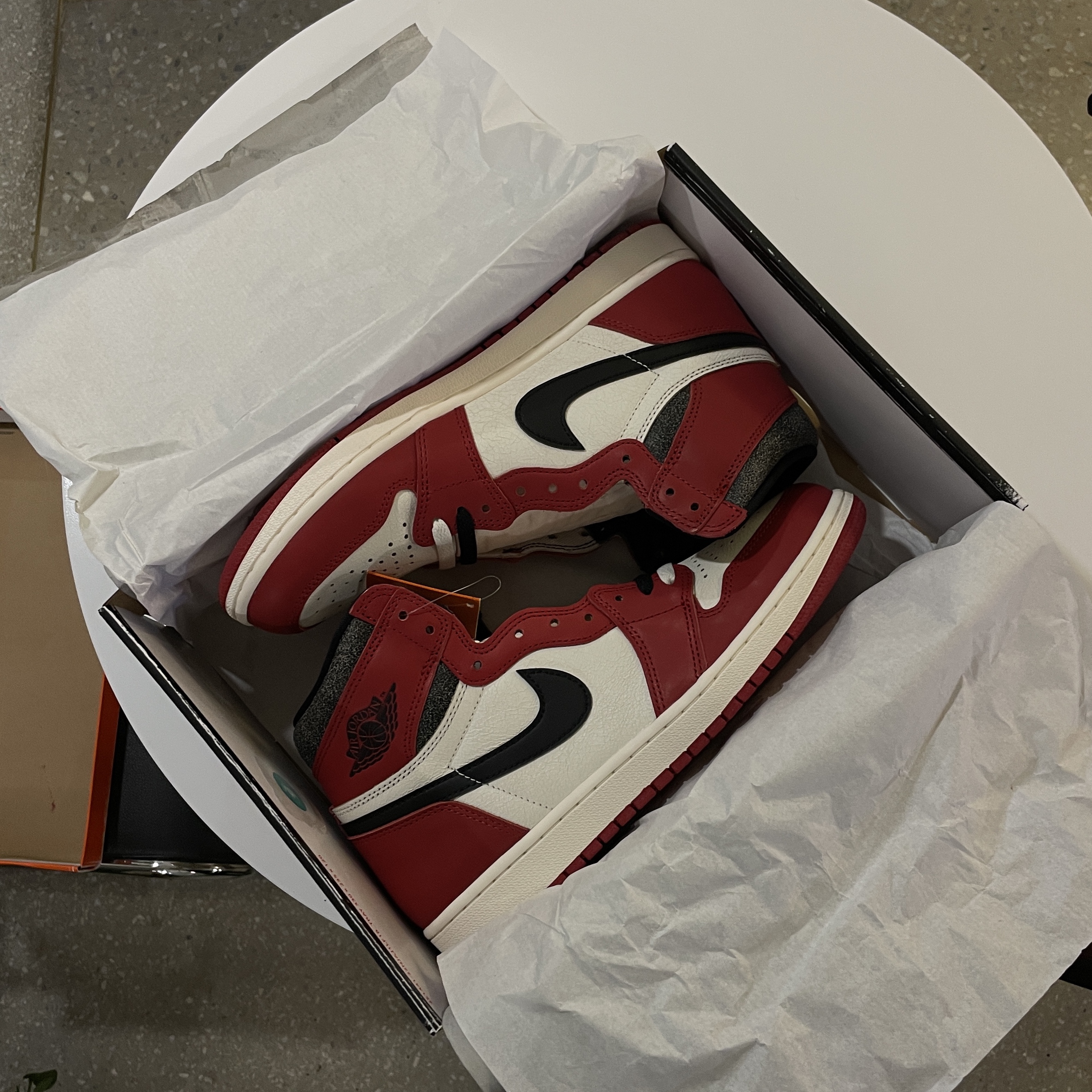 Jordan 1 Retro High OG Chicago 2022, Adidas Superstar Core Black White 착용 스타일 - 2