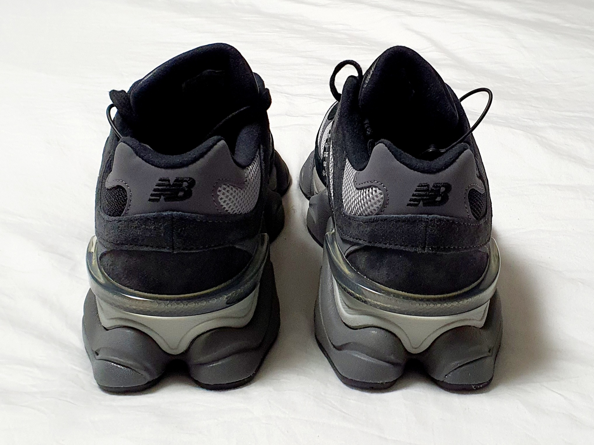 New Balance 9060 Black Castlerock 착용 스타일 - 5