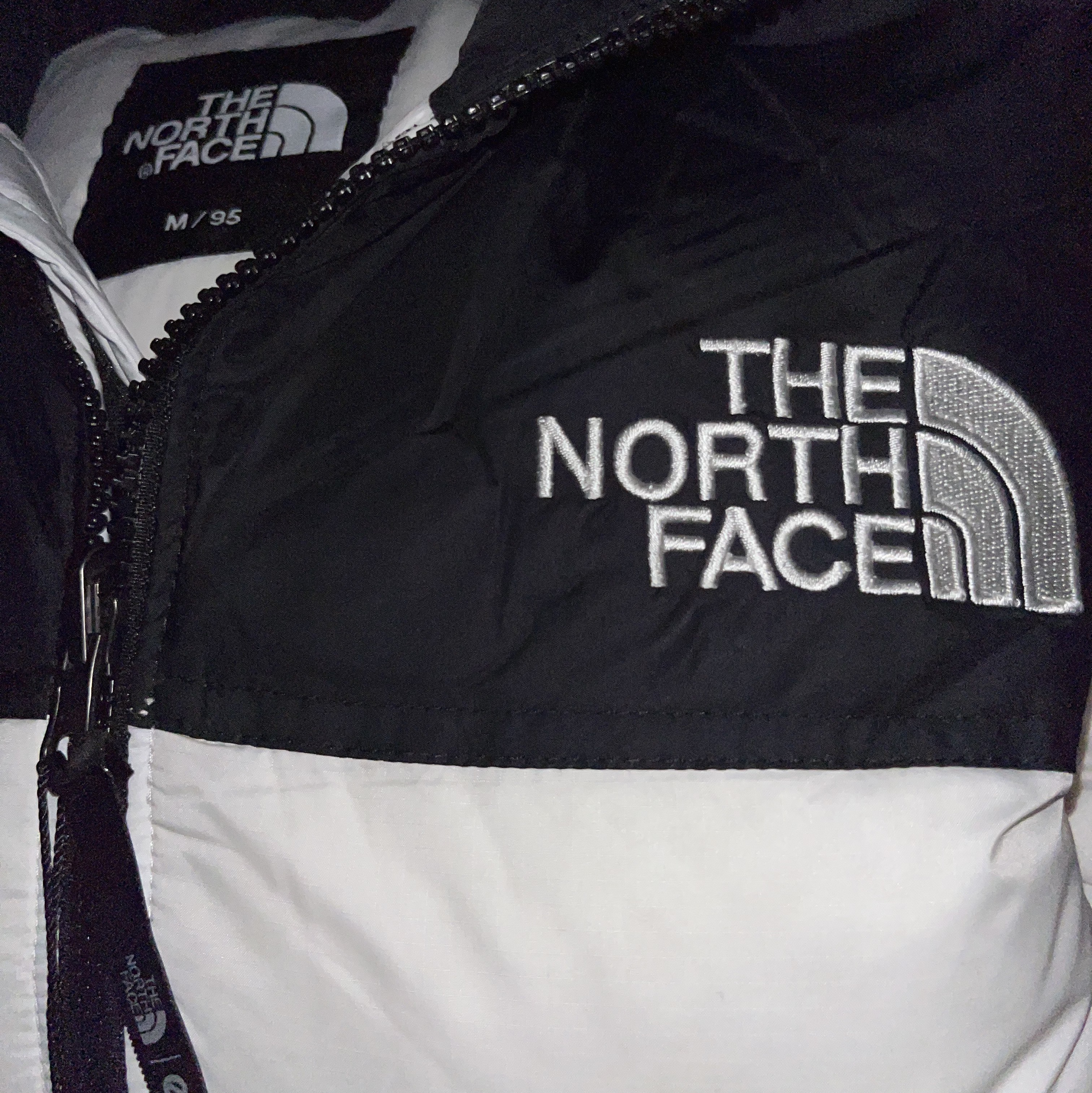 The North Face 1996 Eco Nuptse Jacket White 착용 스타일