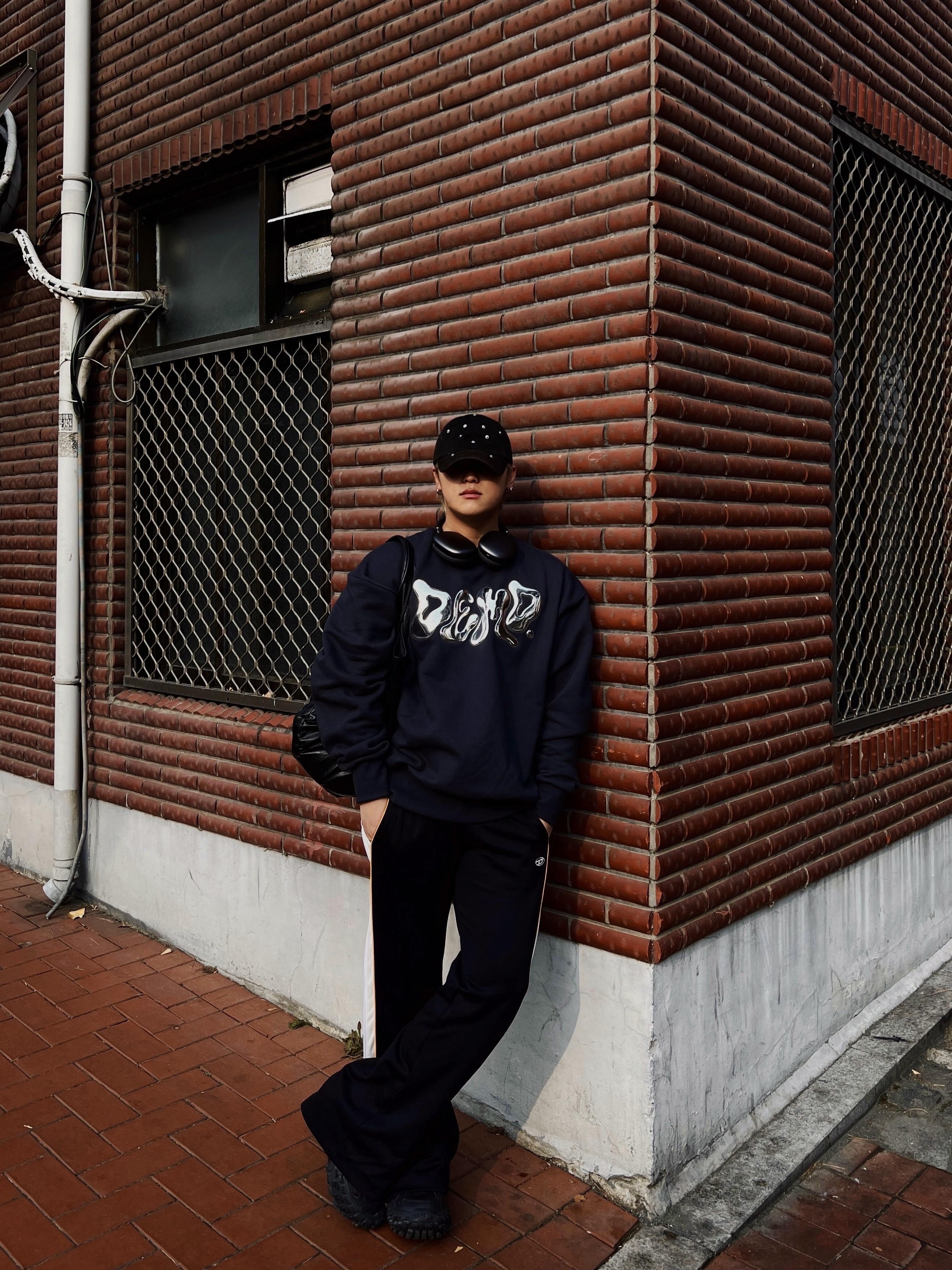 Diesel P-Zampock Sweatpants with Side Zip Black, Balenciaga Defender Sneakers Black 착용 스타일 - 3