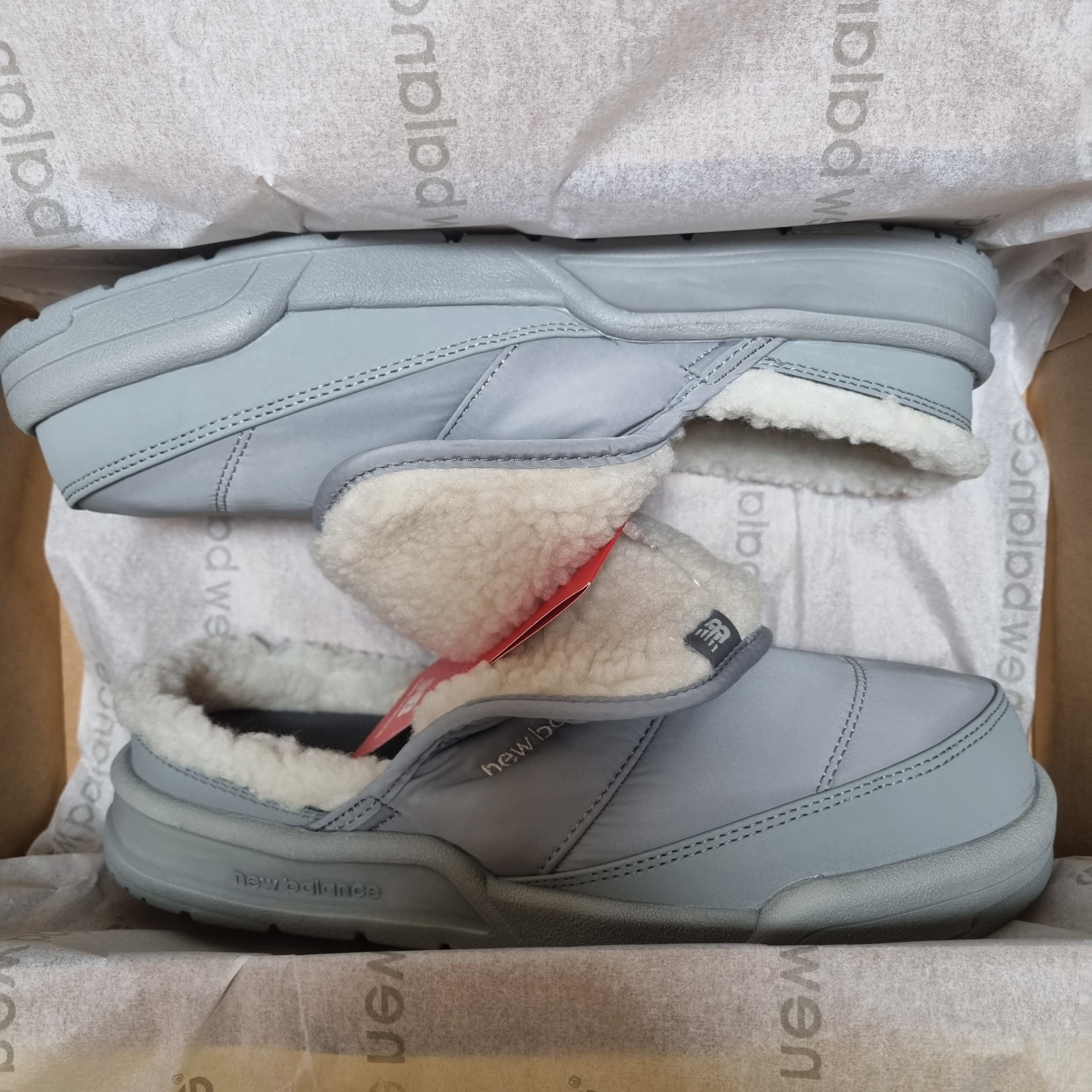 New Balance Puflee Grey 착용 스타일