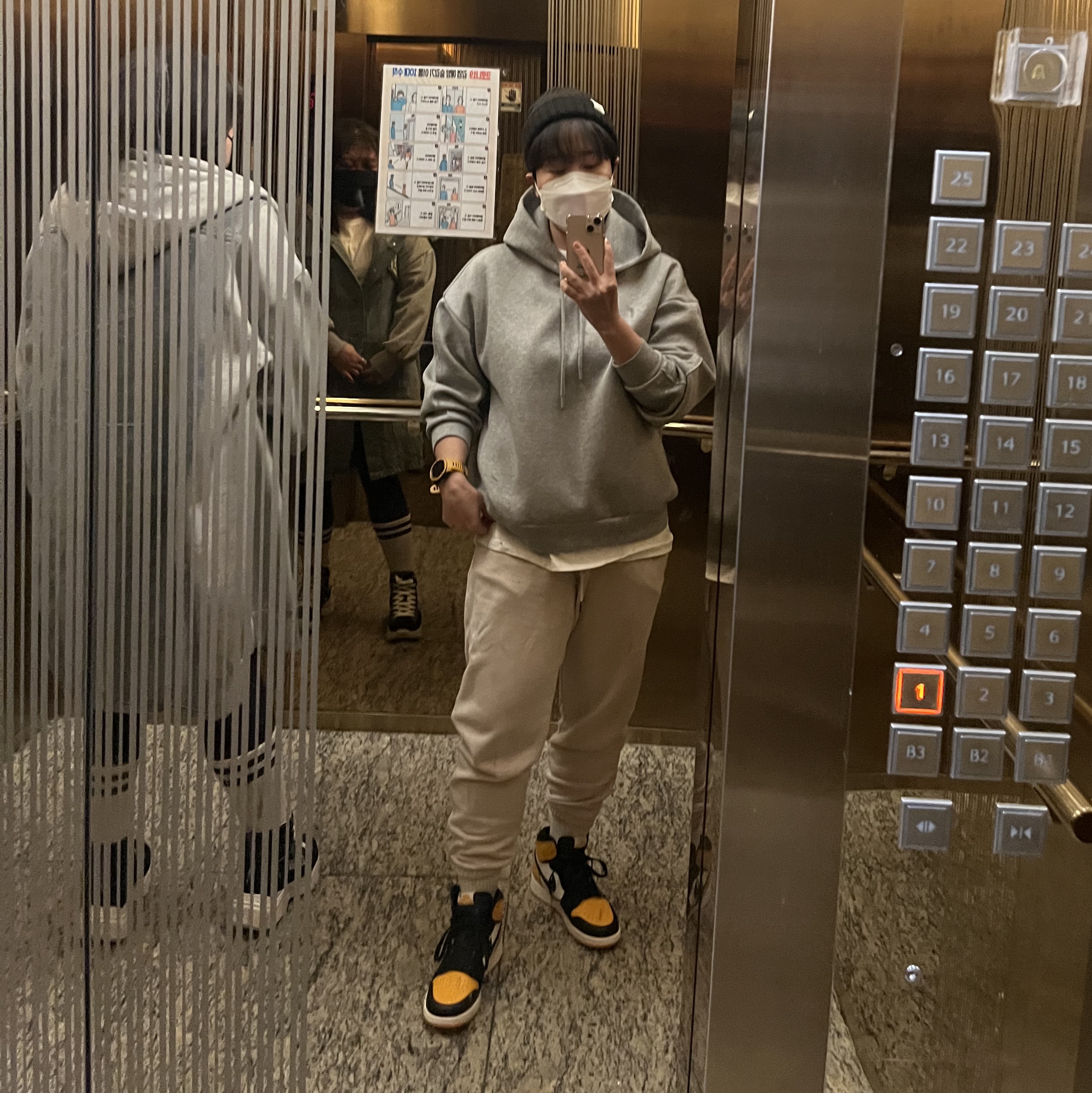 (GS) Jordan 1 Retro High OG Taxi 착용 스타일 - 2