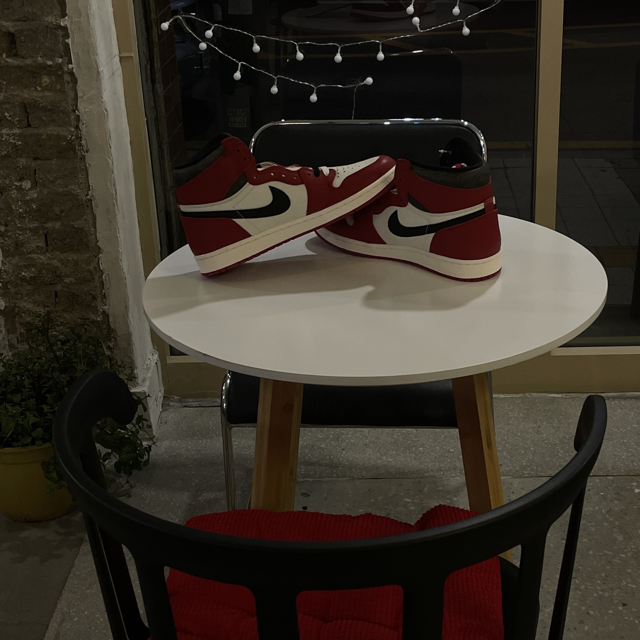Jordan 1 Retro High OG Chicago 2022, Adidas Superstar Core Black White 착용 스타일 - 3