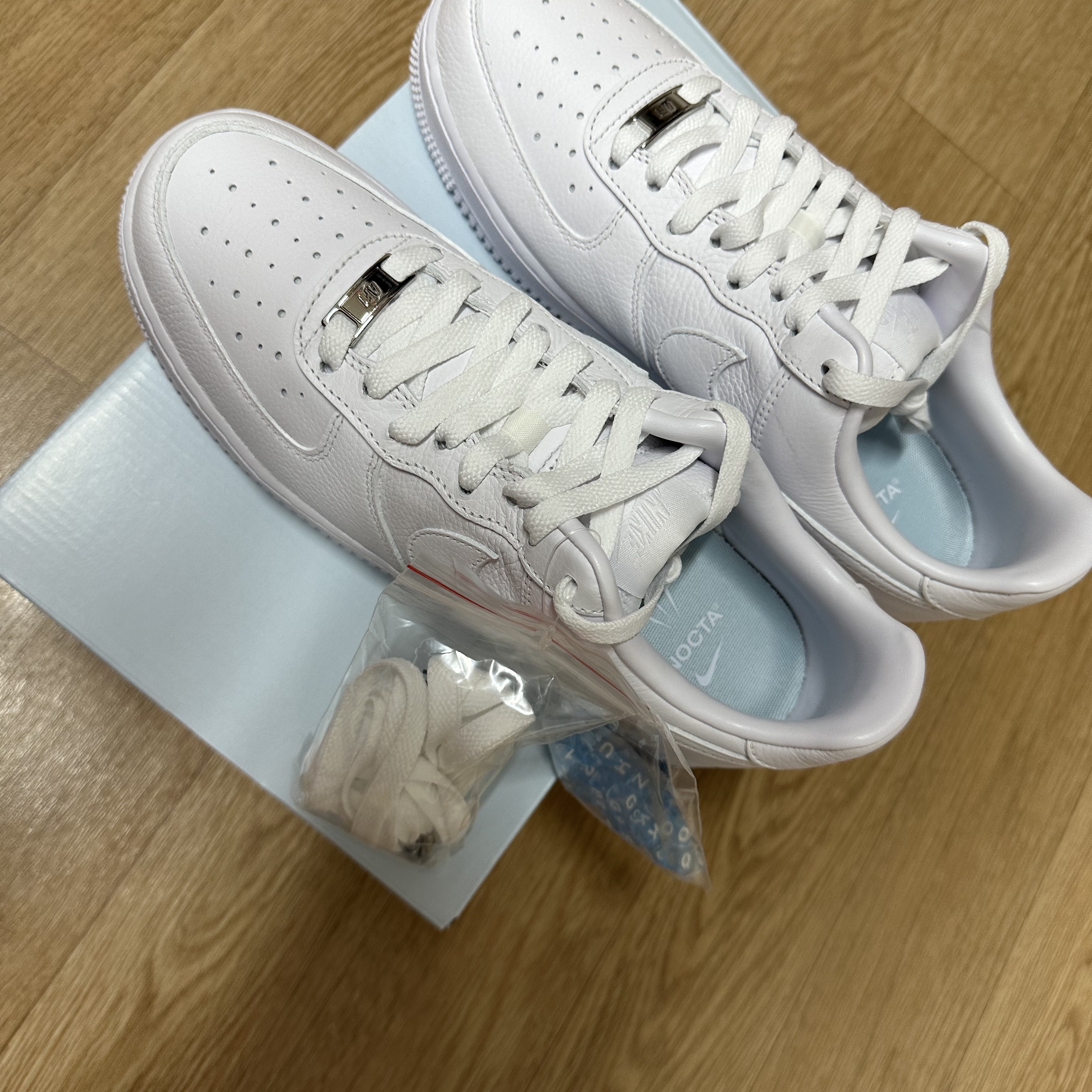 Nike x Drake Nocta Air Force 1 Low SP Certified Lover Boy White 착용 스타일 - 2