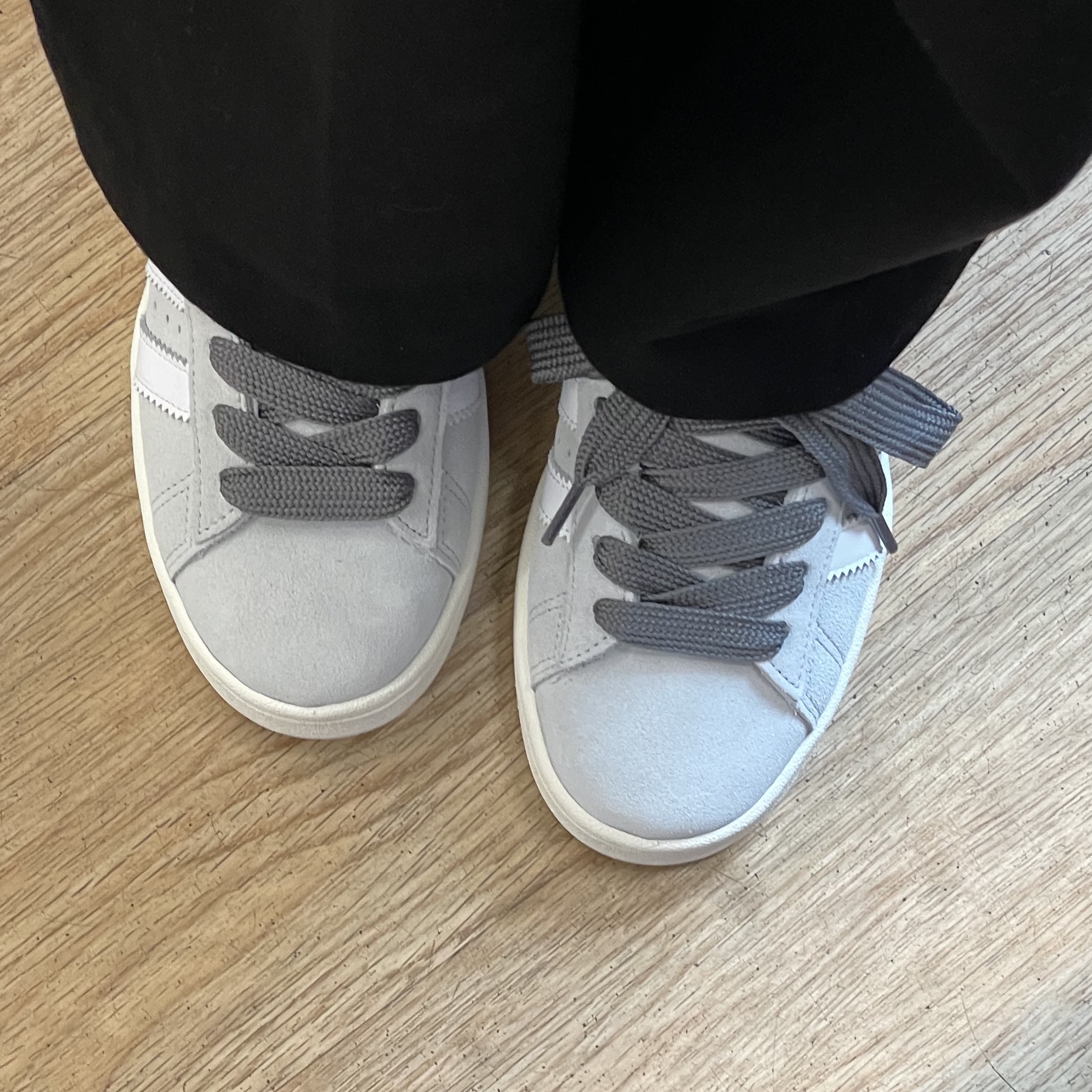 Adidas Campus 00s Grey One 착용 스타일 - 2