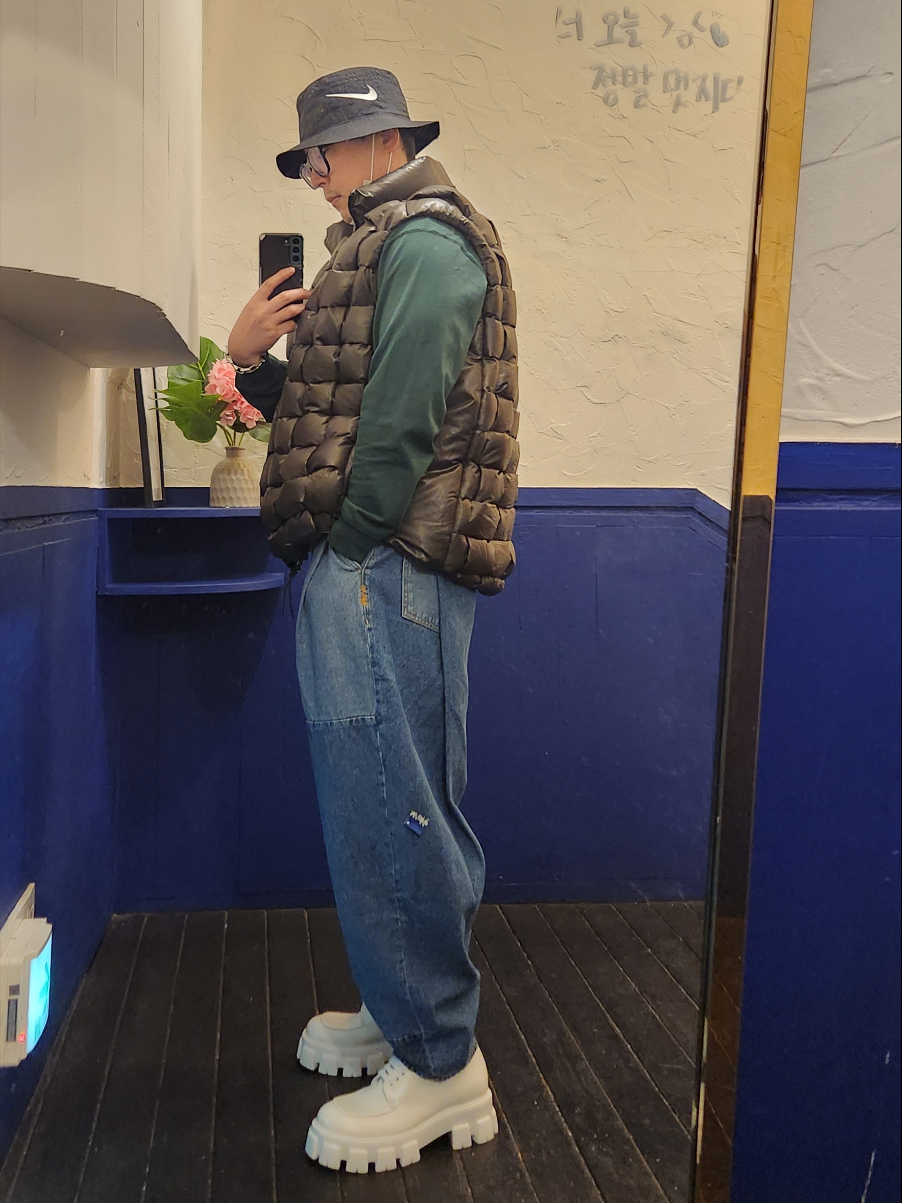 Zara x Ader Error Barrel Leg Jeans Blue, Nike x Stussy Bucket Hat Black 착용 스타일 - 2