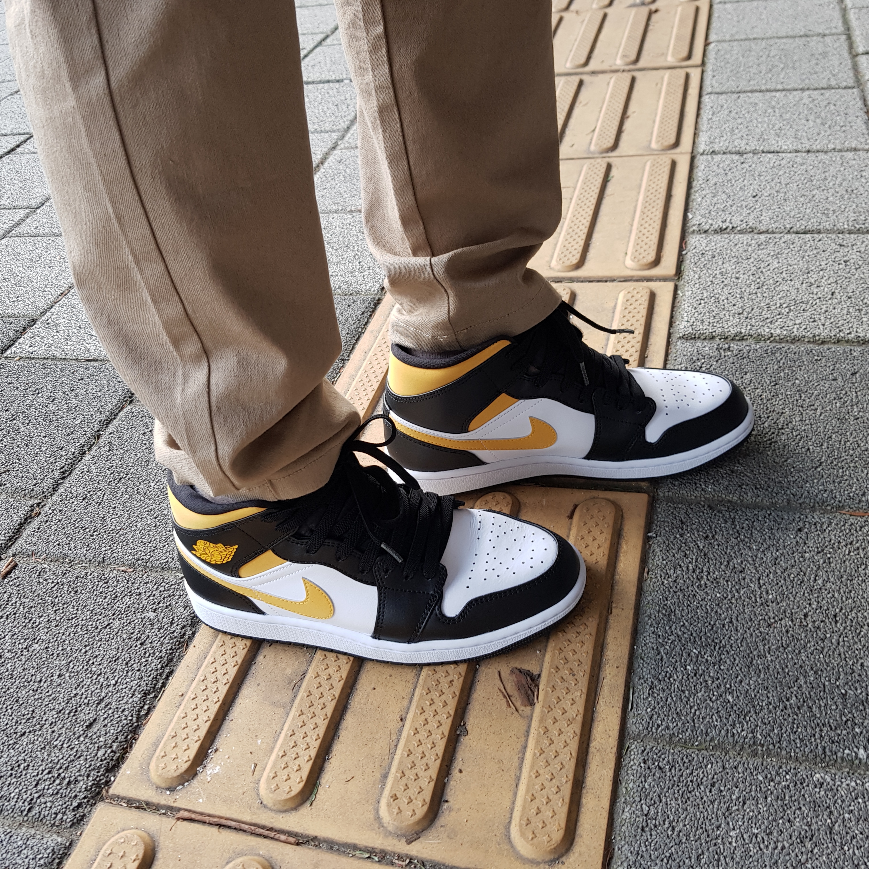 Jordan 1 Mid Pollen 착용 스타일