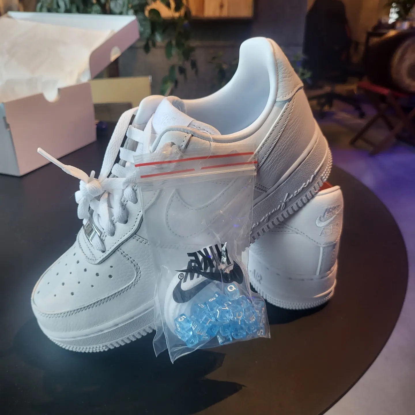 Nike x Drake Nocta Air Force 1 Low SP Certified Lover Boy White 착용 스타일 - 3