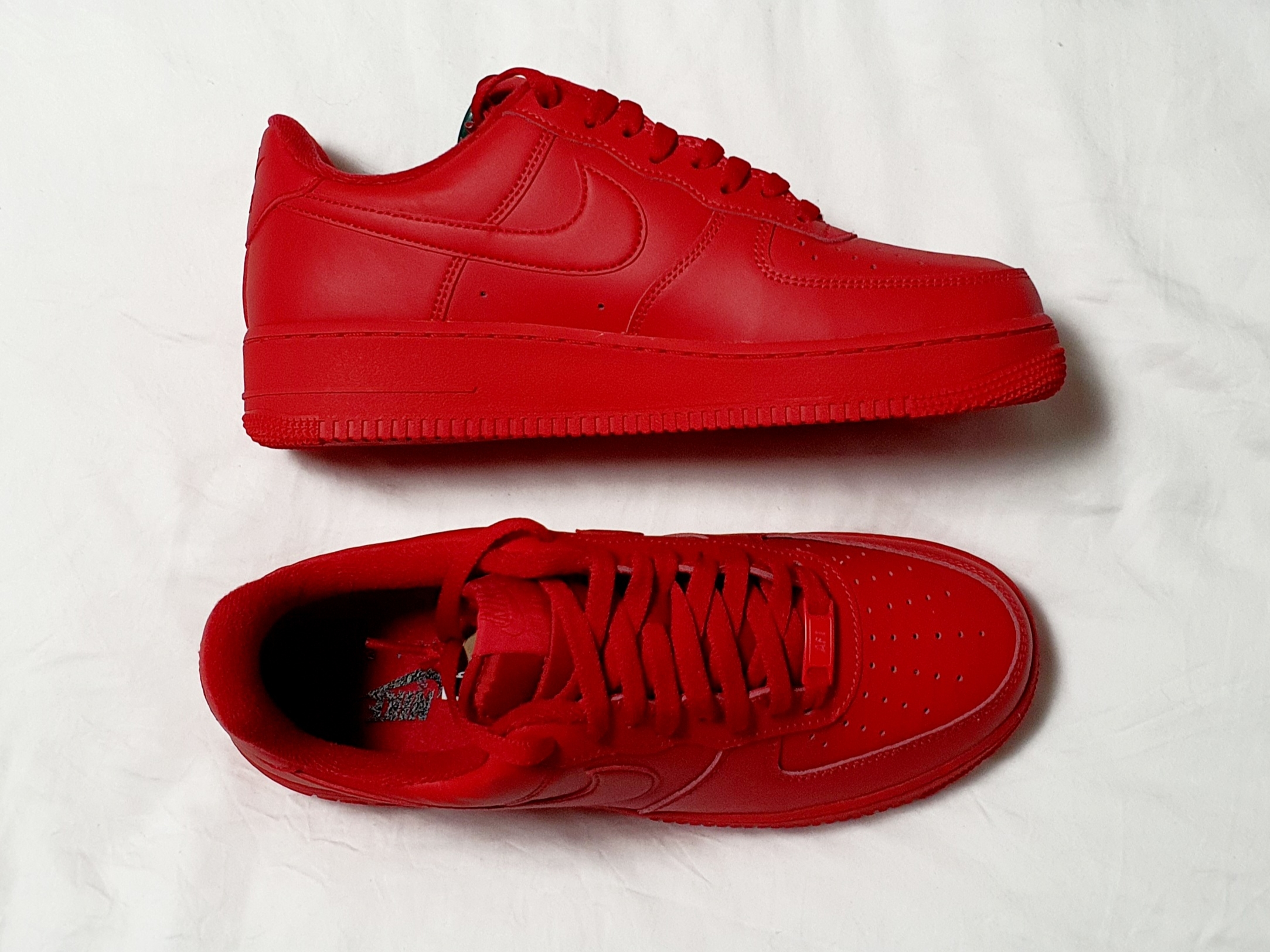 Nike Air Force 1 '07 LV8 Low 1 Triple Red 착용 스타일 - 5
