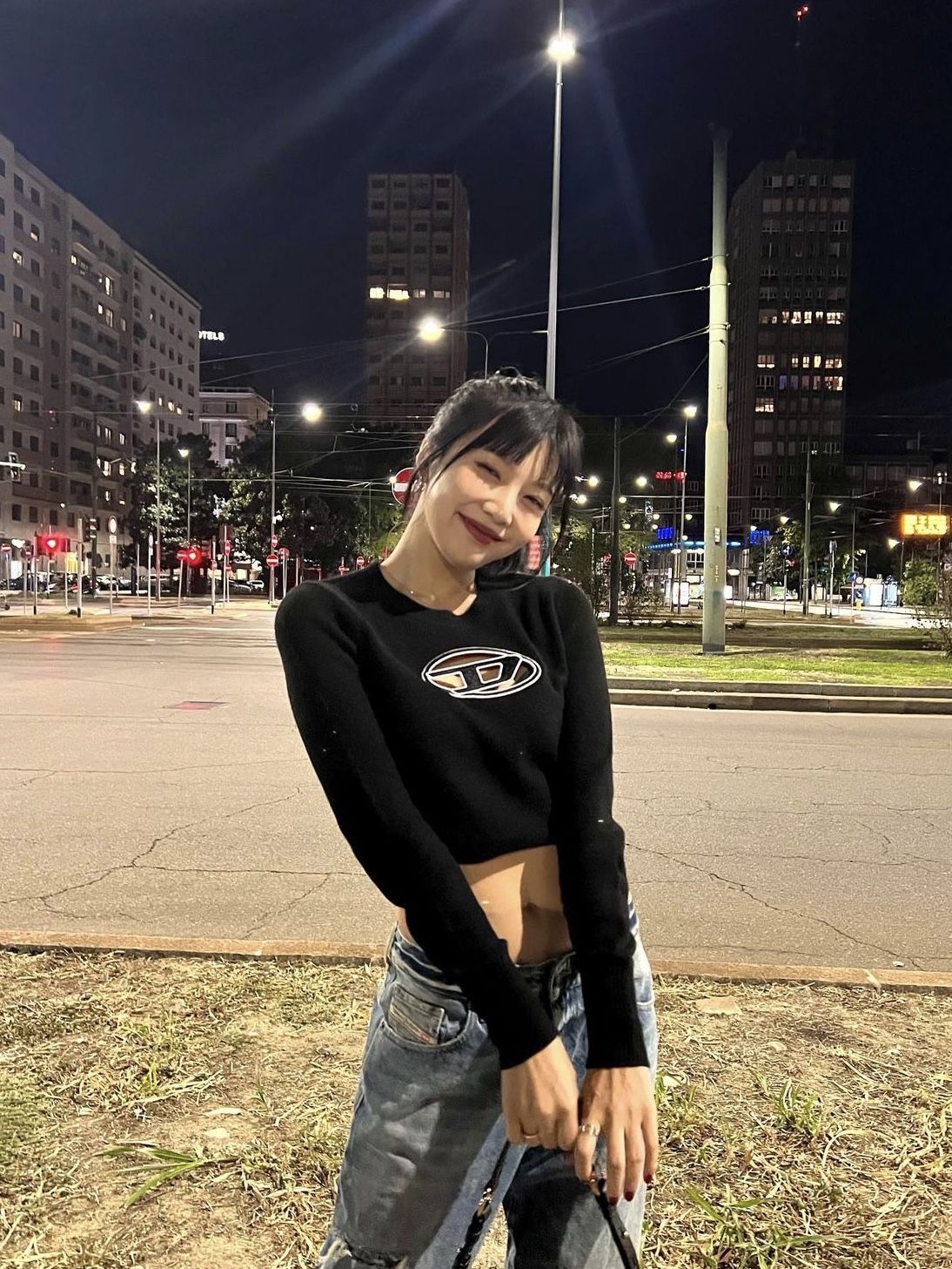 (W) Diesel M-Areesa Jumper with Embroidered Cut-Out Logo Knit Black 착용 스타일 - 2