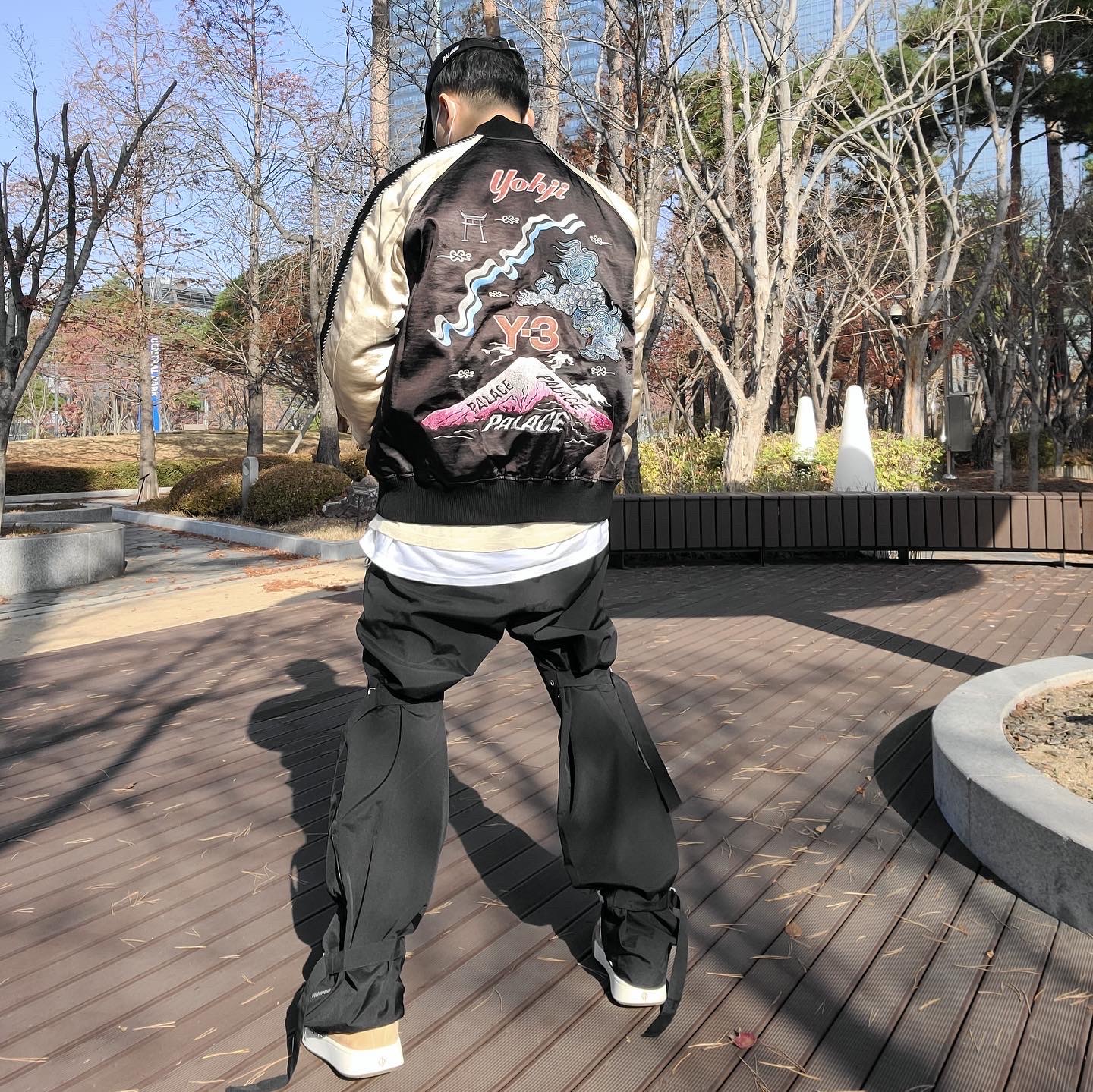 Dior x Cactus Jack B713 Sneakers Cream Coffee 착용 스타일 - 2