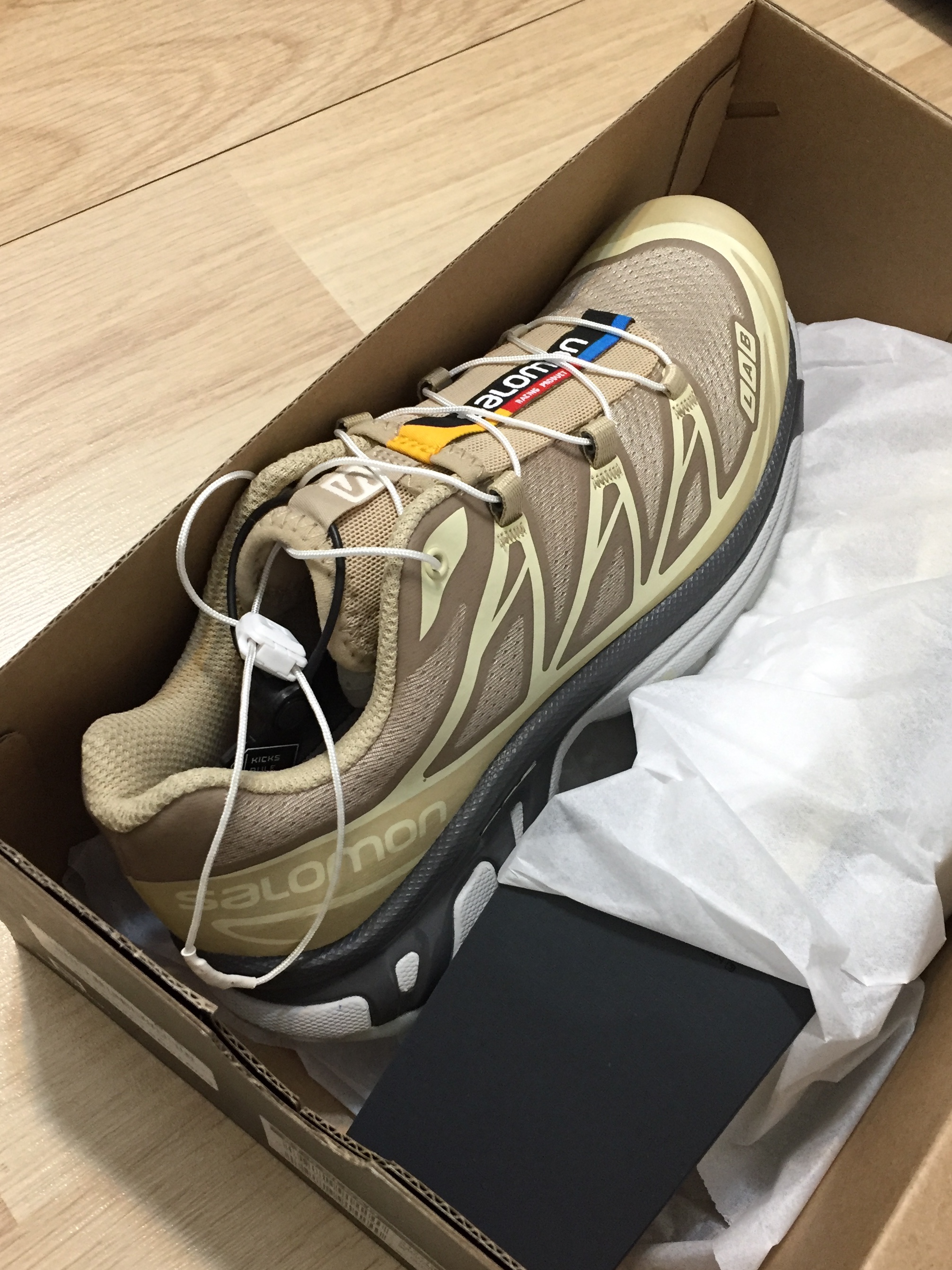 Salomon XT-6 Clear Safari Vanila Ice 착용 스타일 - 3