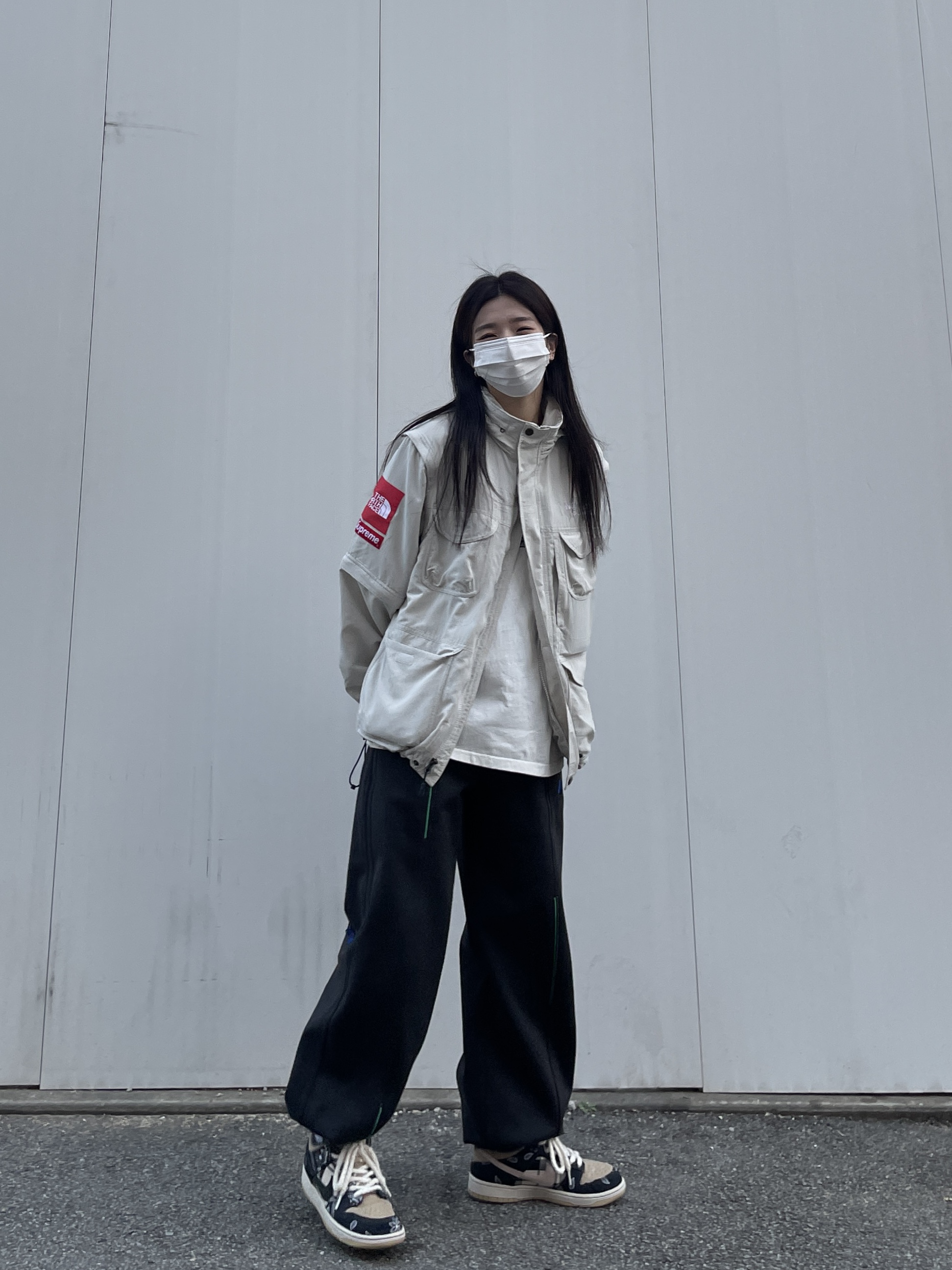 Supreme x The North Face Trekking Convertible Jacket Stone - 22SS, Zara x Ader Error Jogger Pants Dark Anthracite Grey 착용 스타일 - 1