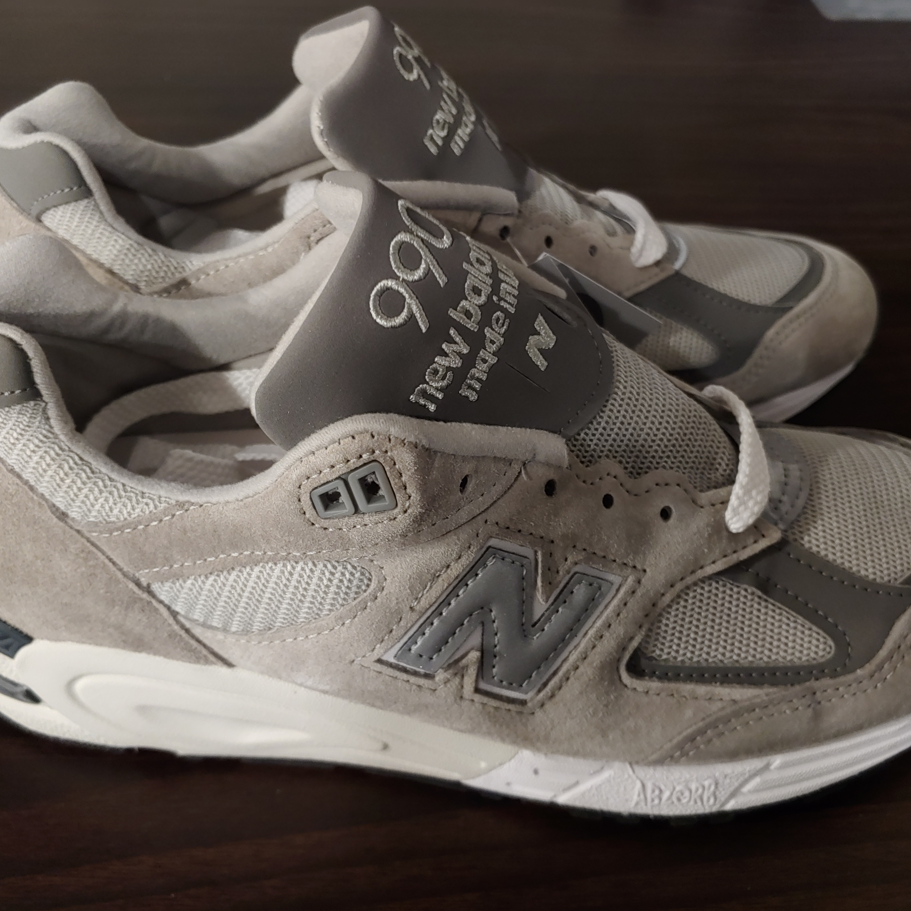 New Balance 990v2 Made in USA Grey 착용 스타일 - 2