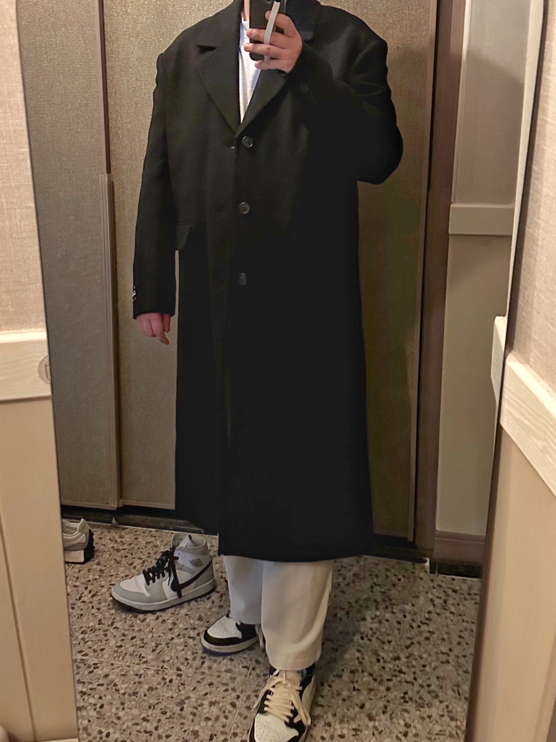 Zara x Ader Error Wool Blend Oversize Coat Black, Jordan 1 x Travis Scott x Fragment Retro Low OG SP Military Blue 착용 스타일
