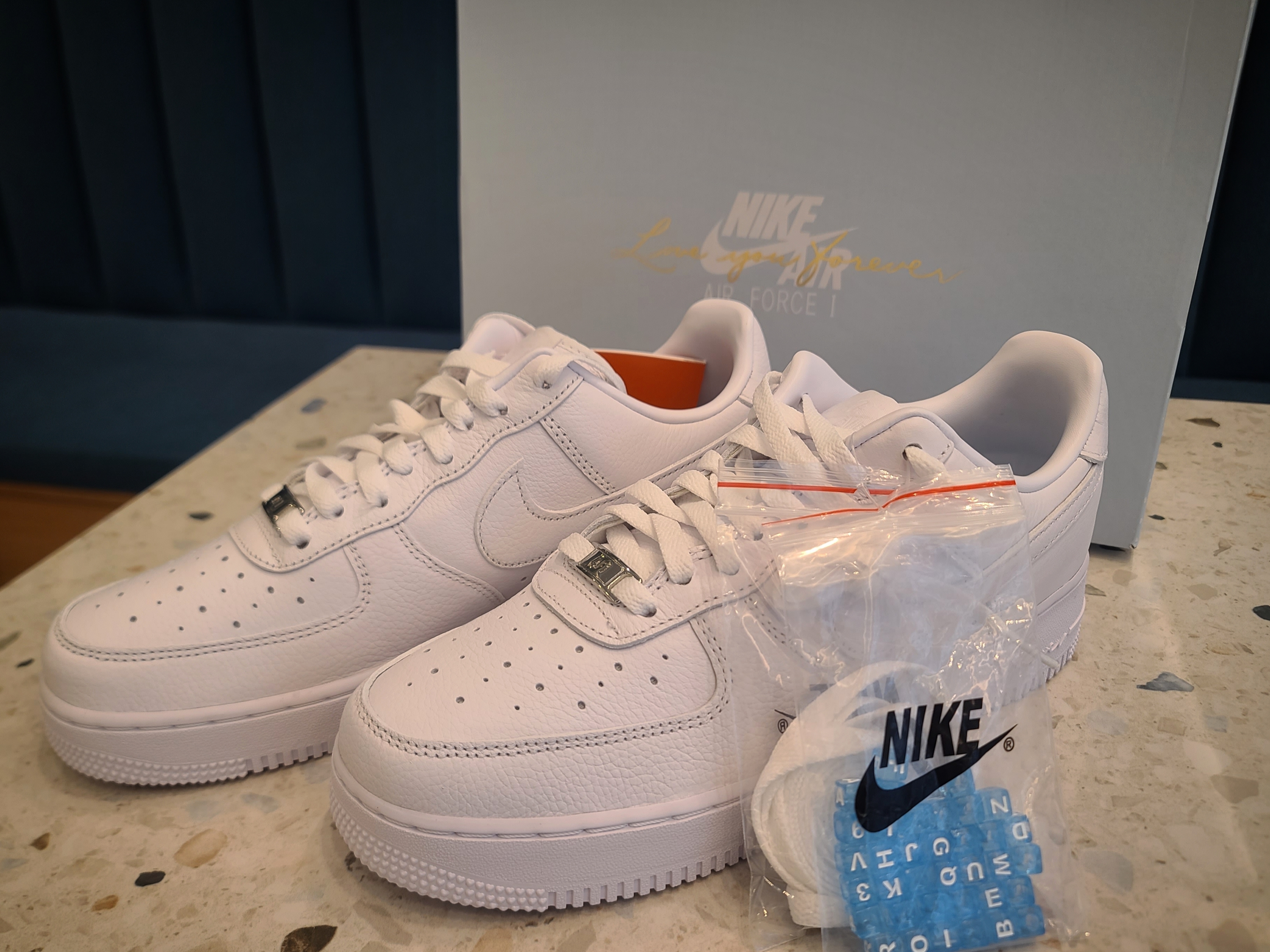 Nike x Drake Nocta Air Force 1 Low SP Certified Lover Boy White, Nike Air Force 1 '07 Fresh White 착용 스타일 - 3