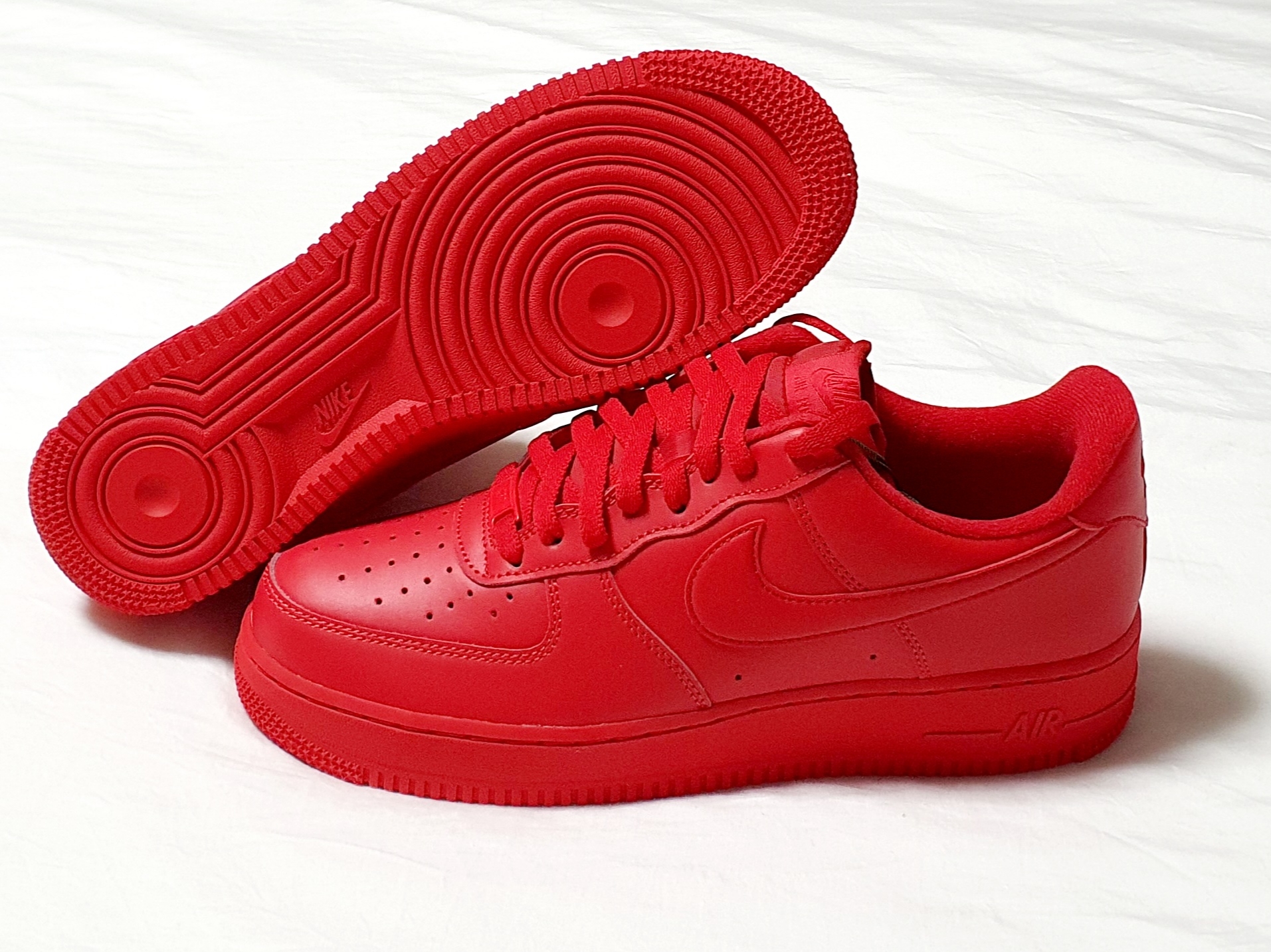 Nike Air Force 1 '07 LV8 Low 1 Triple Red 착용 스타일 - 3