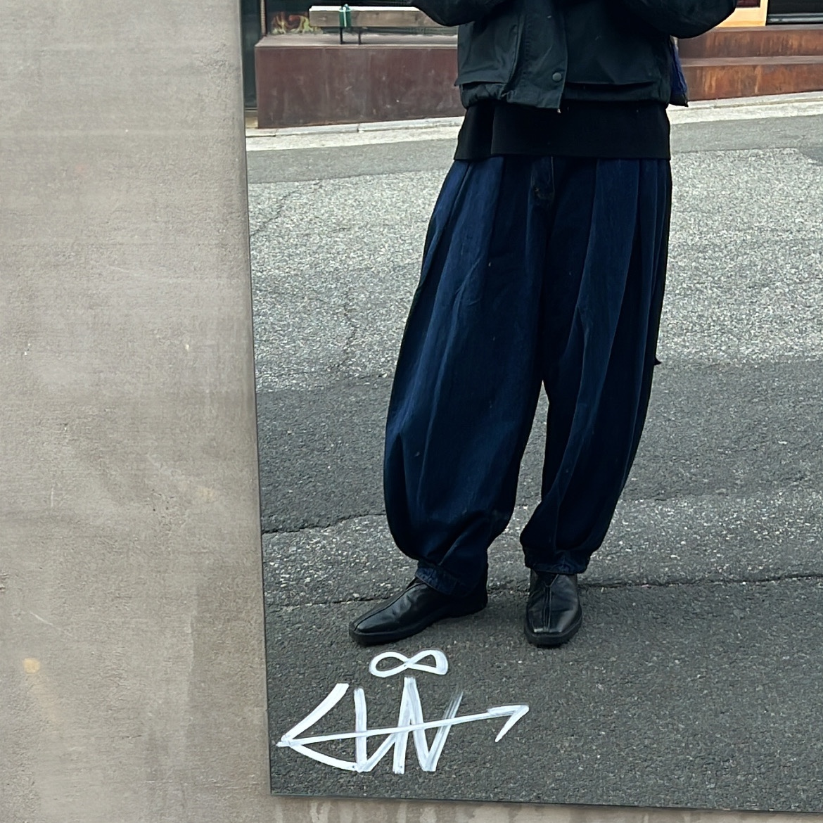 Lemaire Piped Slippers Black, Zara x Ader Error Wide Leg Jeans Blue 착용 스타일