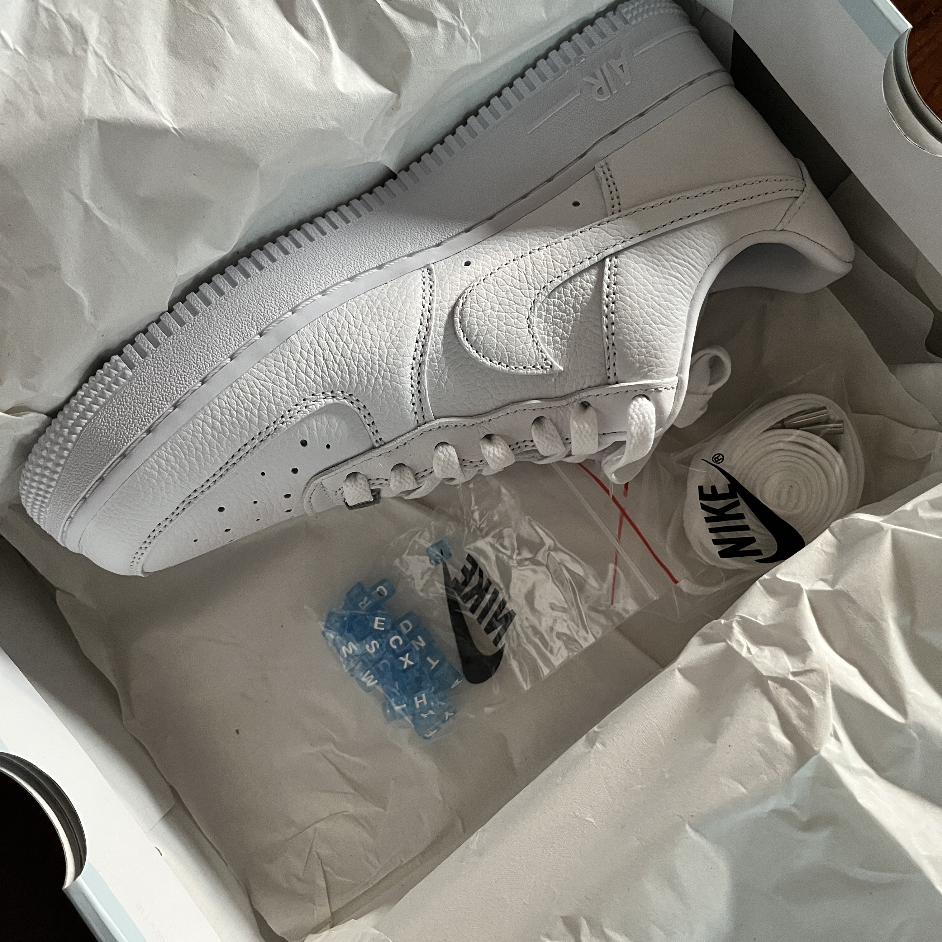 Nike x Drake Nocta Air Force 1 Low SP Certified Lover Boy White 착용 스타일 - 2
