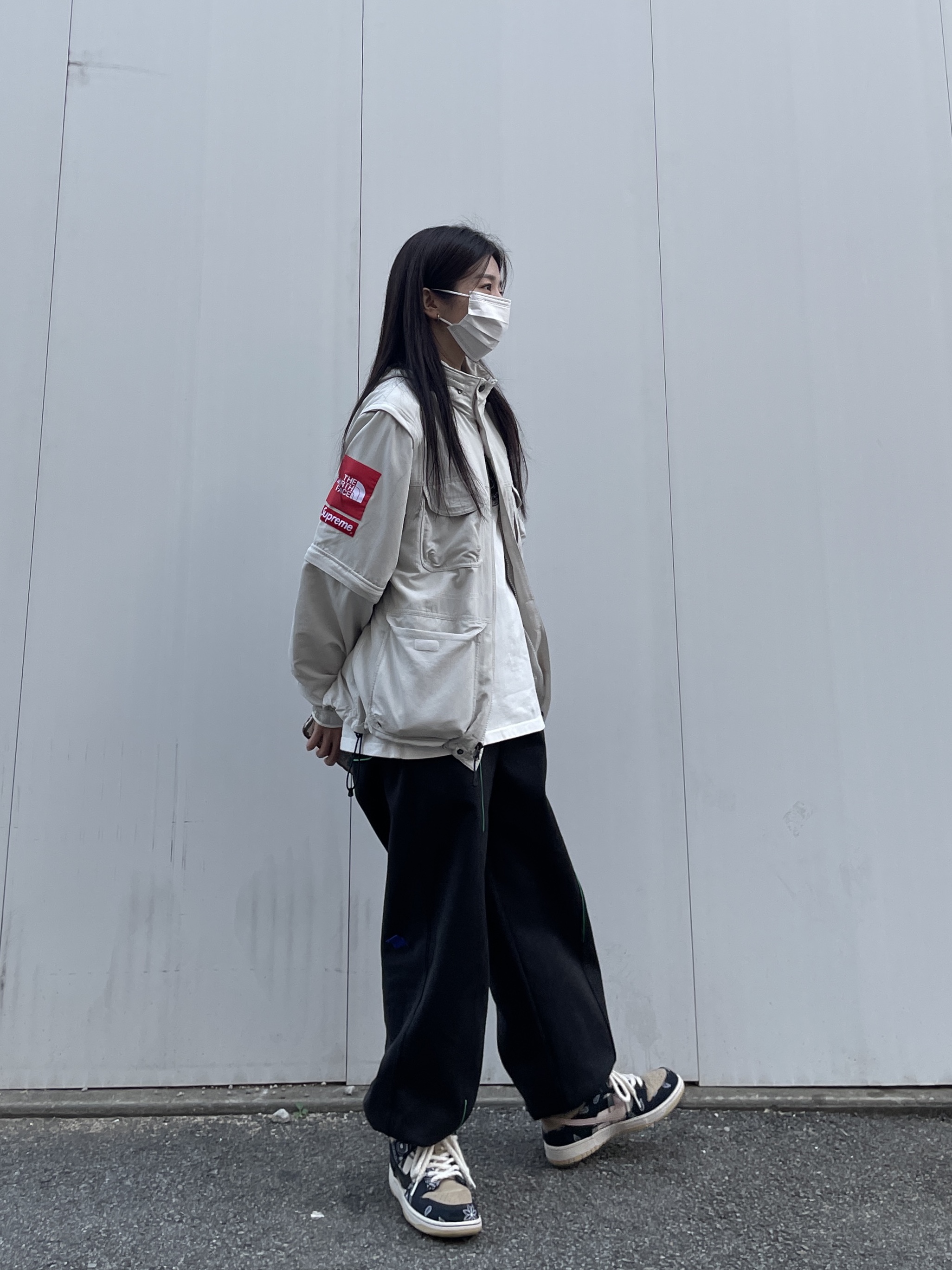 Supreme x The North Face Trekking Convertible Jacket Stone - 22SS, Zara x Ader Error Jogger Pants Dark Anthracite Grey 착용 스타일 - 2