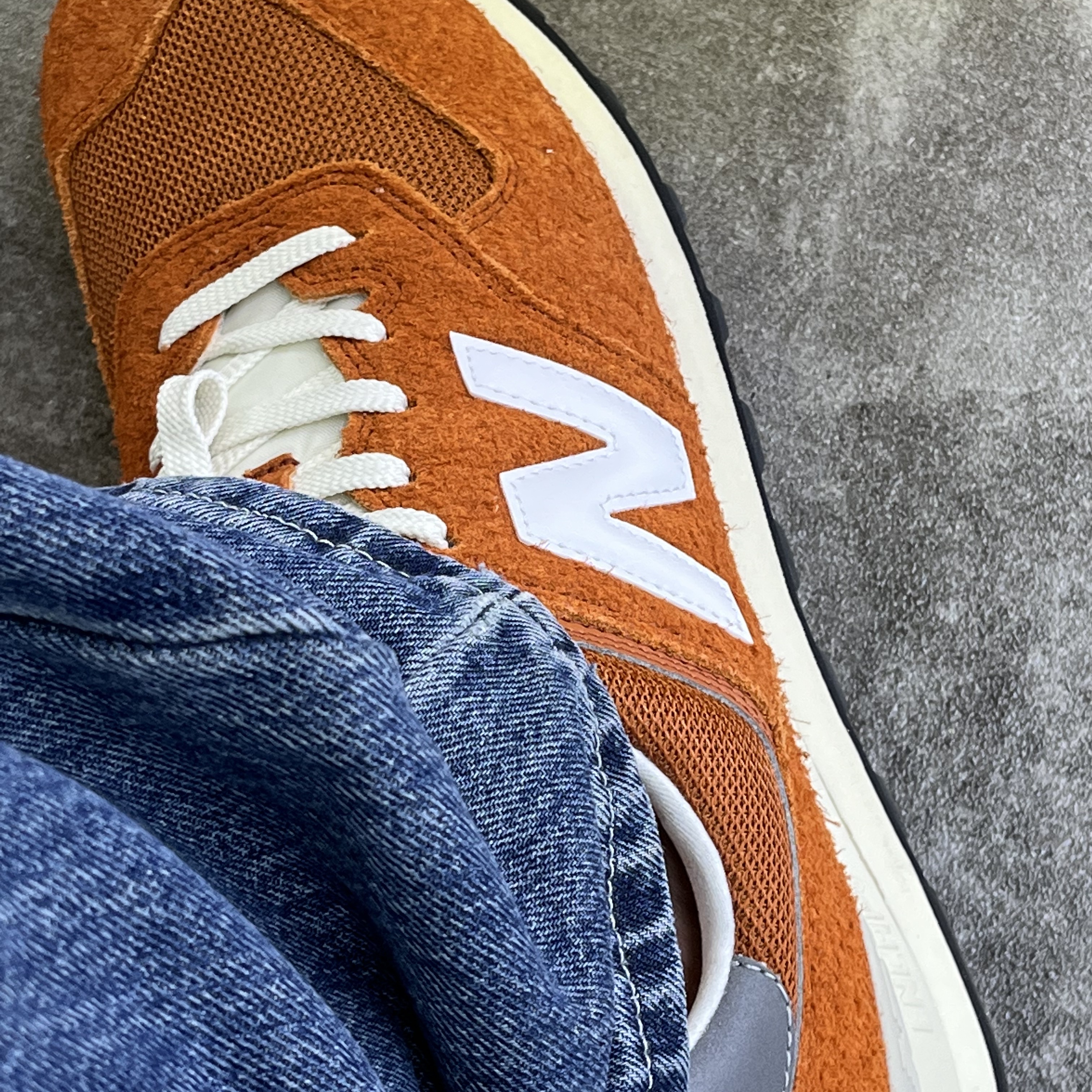 New Balance 574 Heritage Orange Burst White 착용 스타일