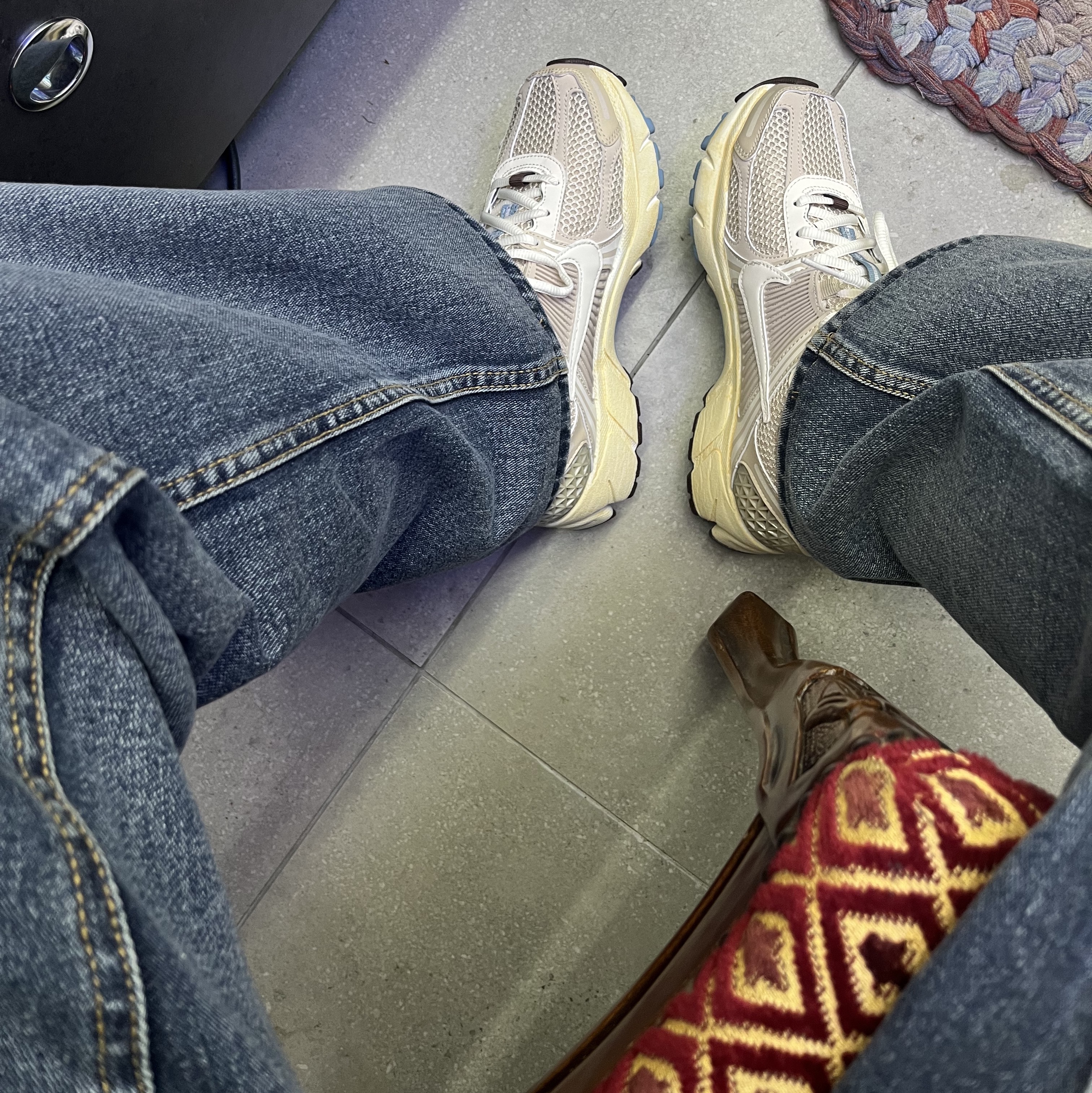 (W) Nike Zoom Vomero 5 Oatmeal 착용 스타일