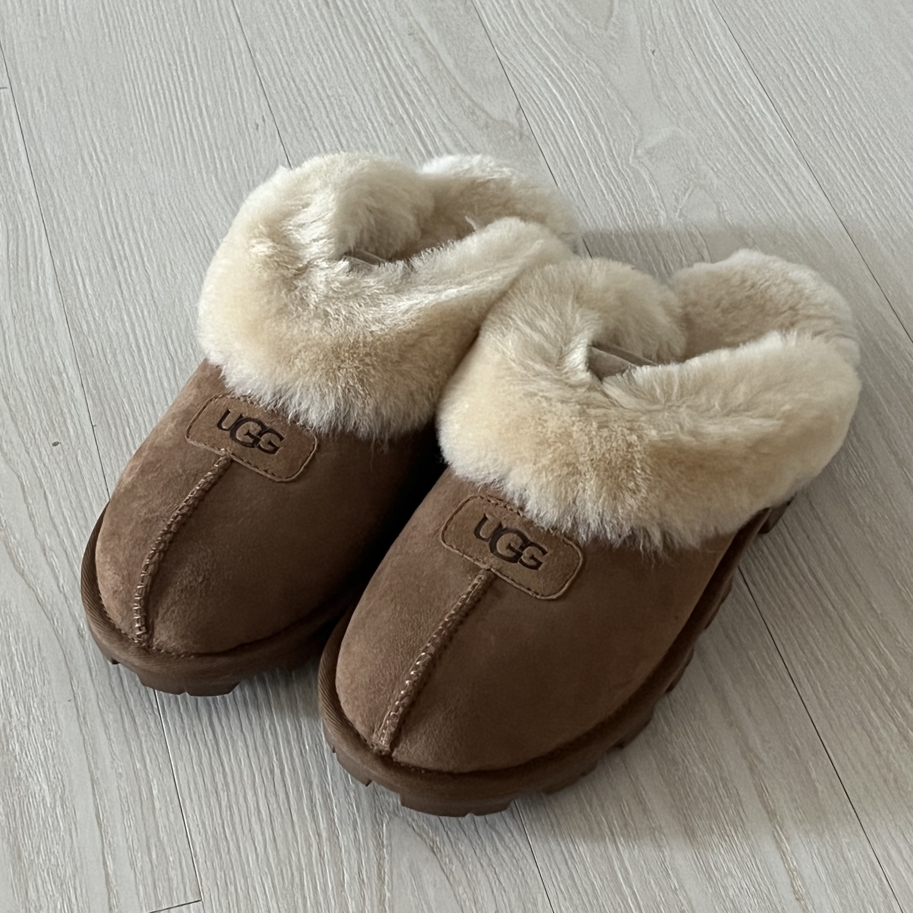 (W) UGG Coquette Slipper Chestnut 착용 스타일 - 1