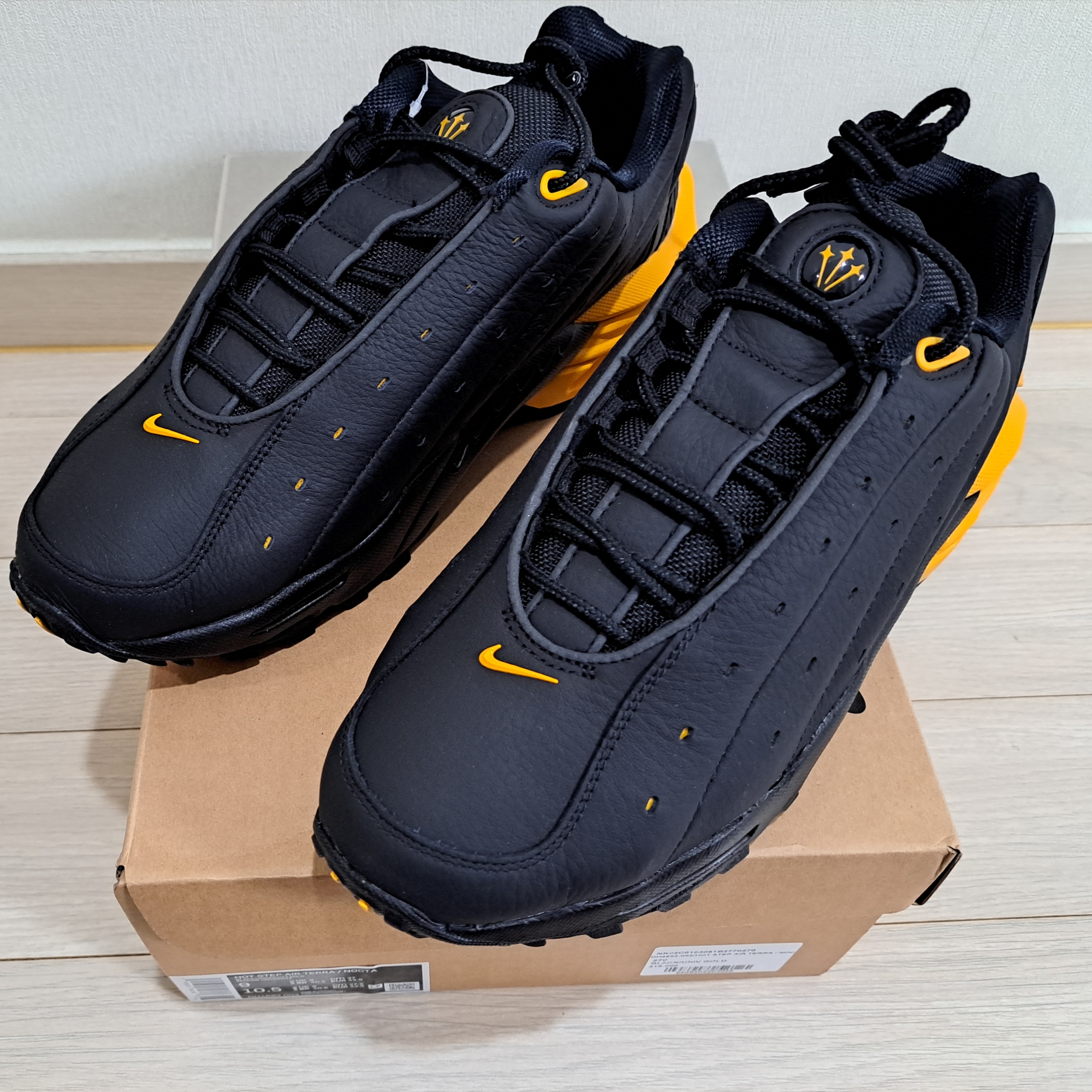 Nike x Drake Nocta Hot Step Air Terra Black and Yellow 착용 스타일 - 2