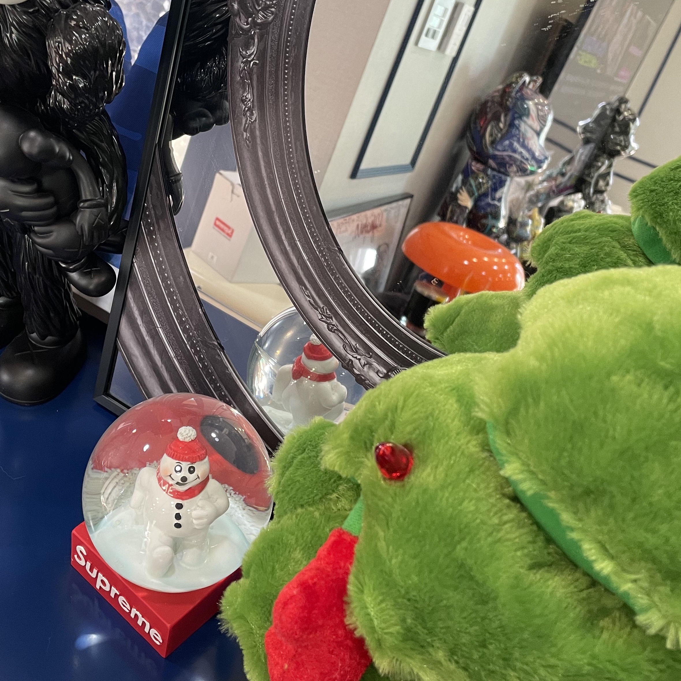 Supreme Snowman Snowglobe Red, Say Touche Framex3 Mirror Black 착용 스타일