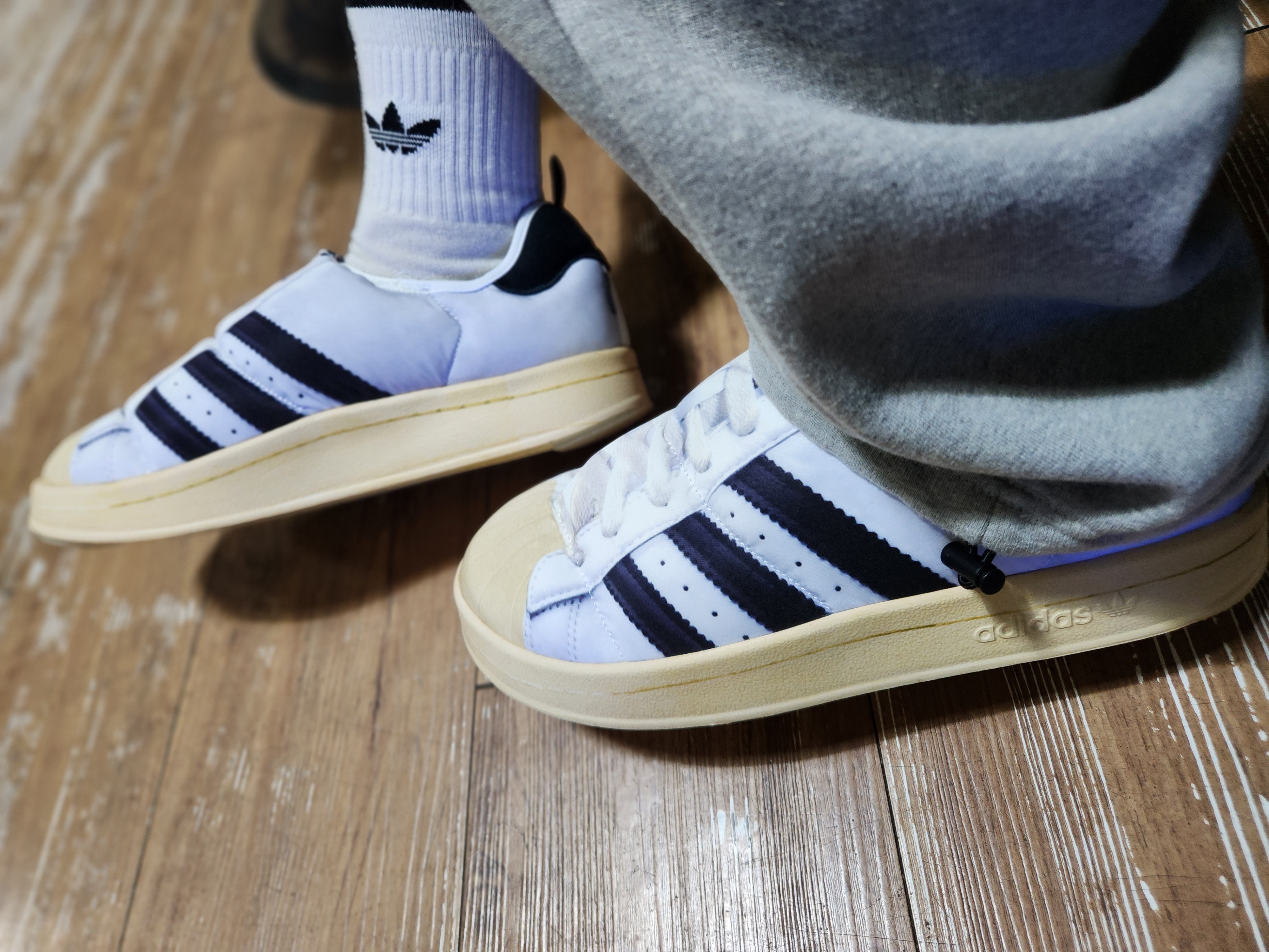Adidas Puffylette Superstar Cloud White 착용 스타일 - 2