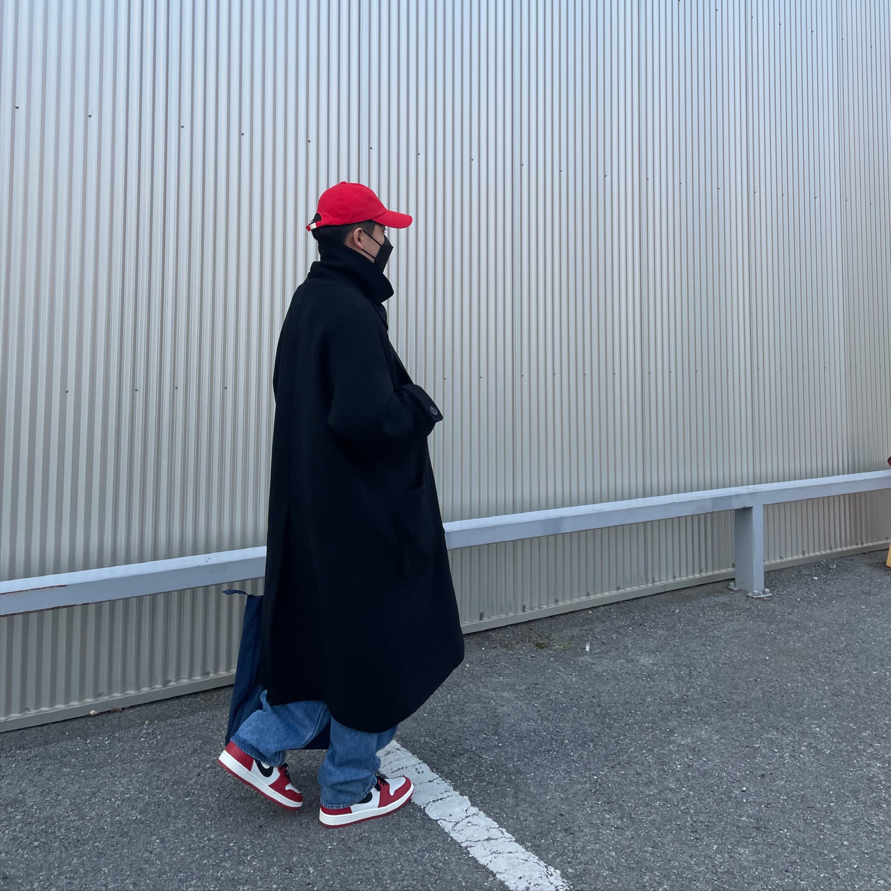 Jordan 1 Retro High OG Chicago 2022, Undermycar Legion.02 Balmacaan Oversized Wool Coat Black 착용 스타일 - 1