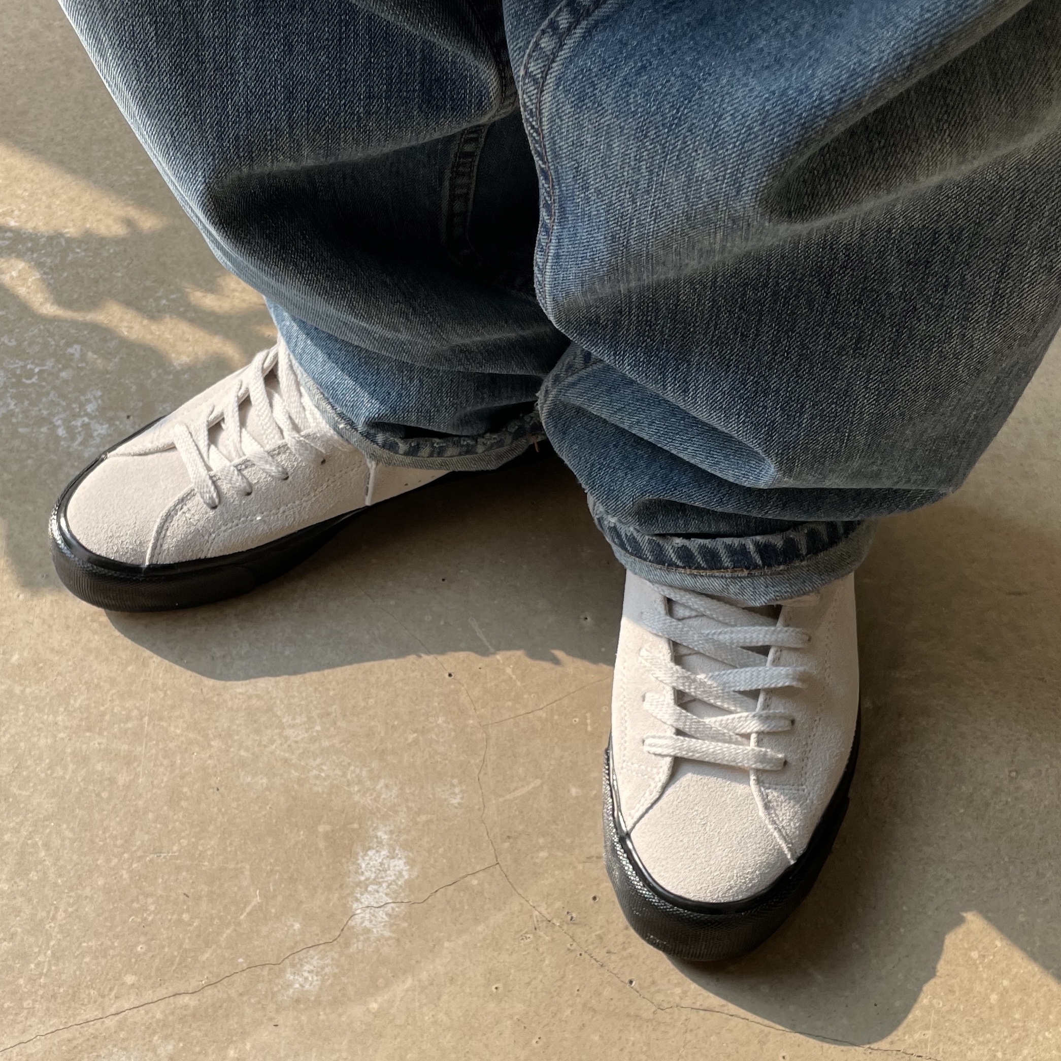 Last Resort AB Vm003 Suede Hi White Black 착용 스타일 - 1
