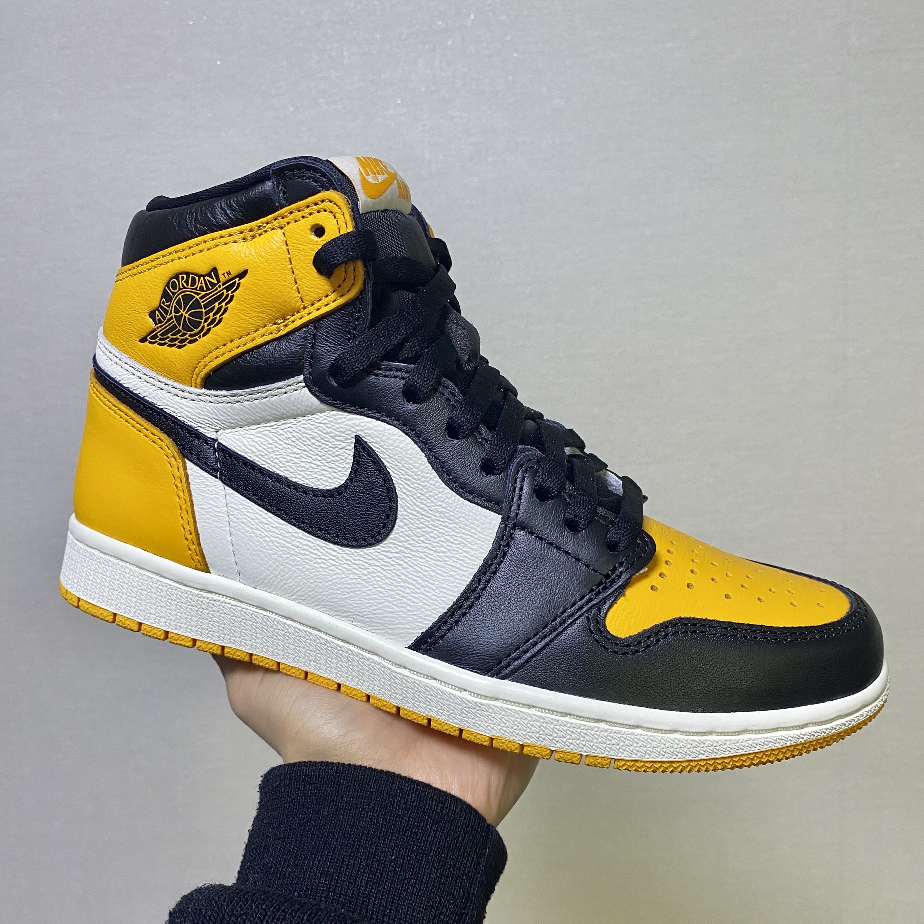 Jordan 1 Retro High OG Taxi 착용 스타일 - 1