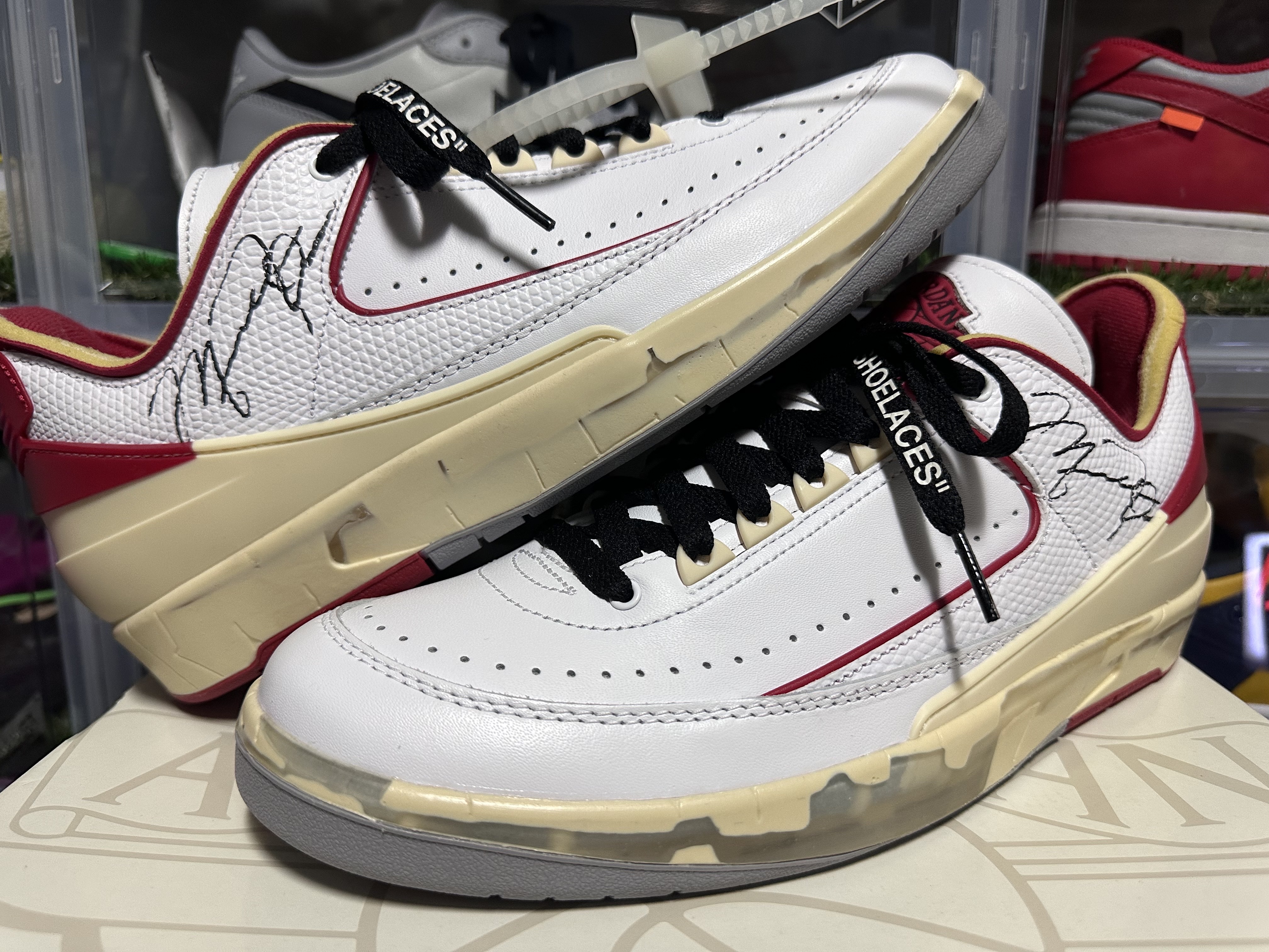 Jordan 2 x Off-White Retro Low SP White and Varsity Red, Nike x Off-White Dunk Low The 50 - Lot 18 착용 스타일 - 3