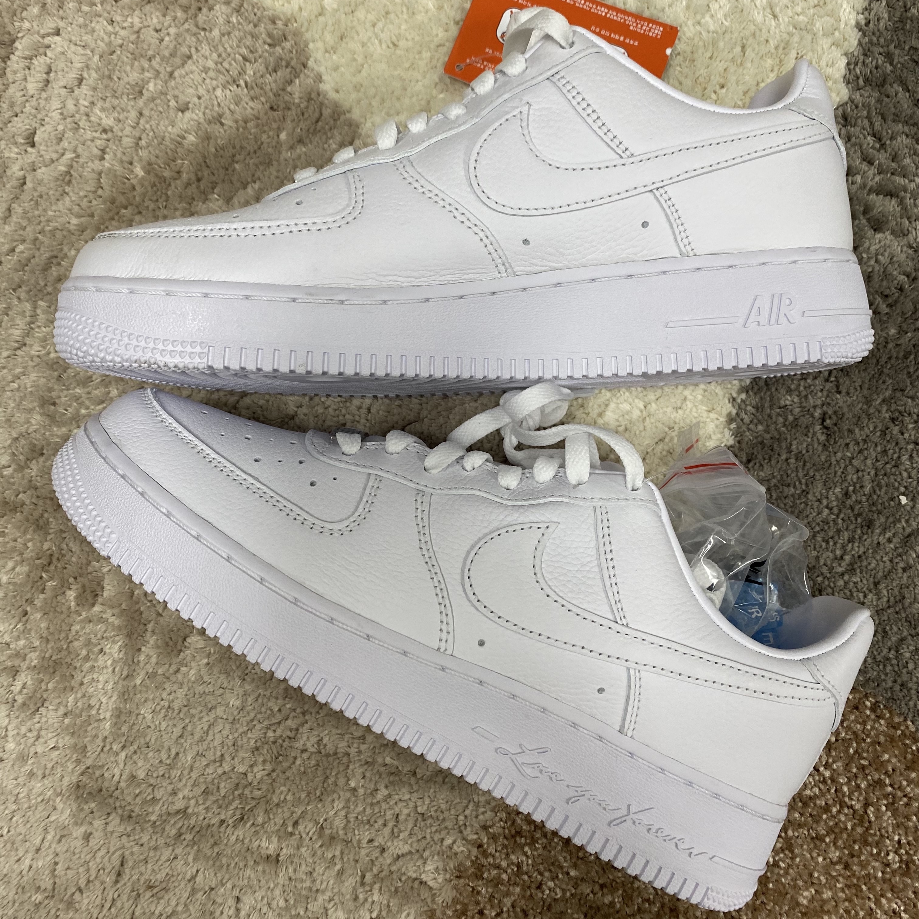 Nike x Drake Nocta Air Force 1 Low SP Certified Lover Boy White 착용 스타일 - 3