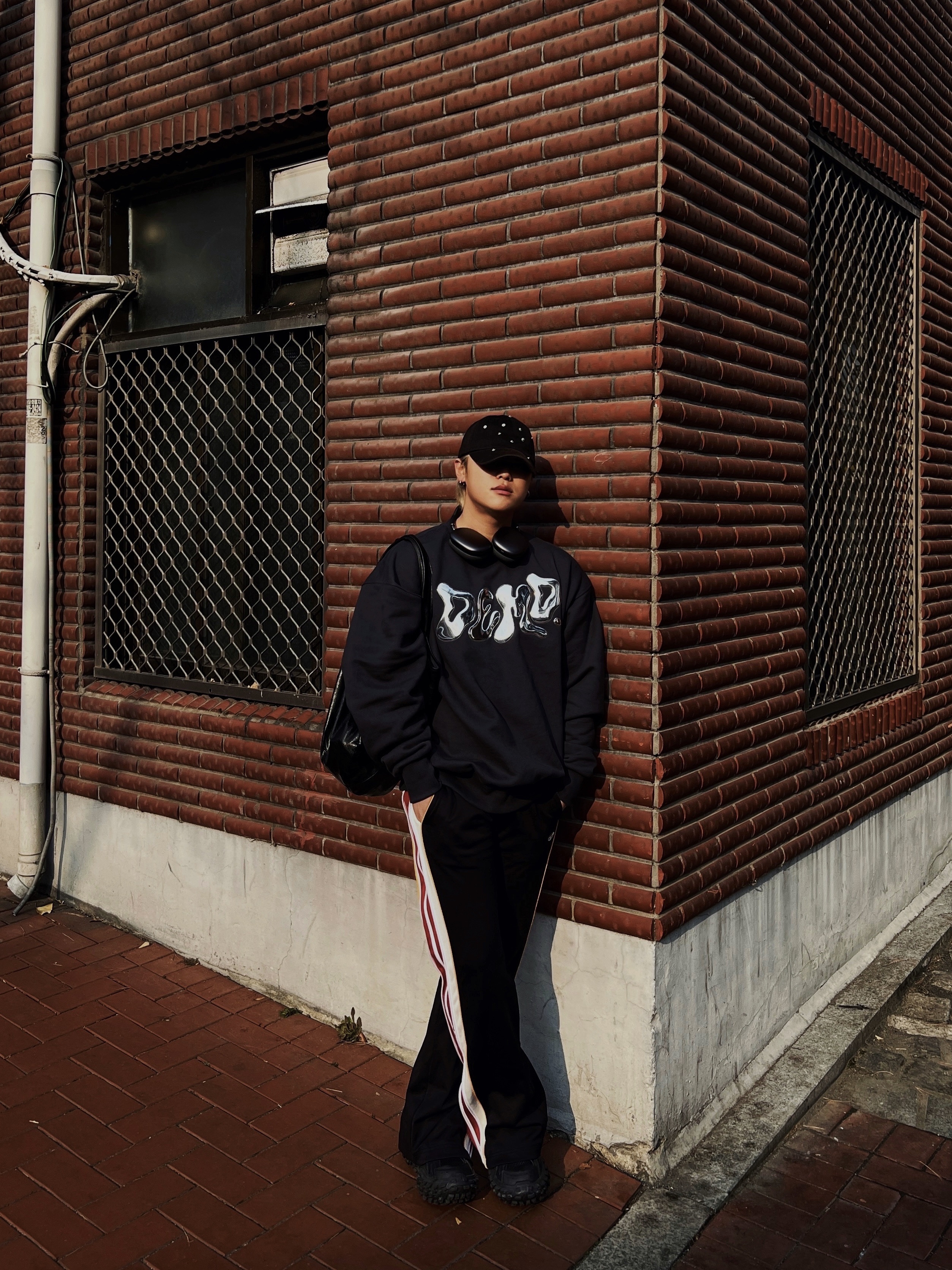 Diesel P-Zampock Sweatpants with Side Zip Black, Balenciaga Defender Sneakers Black 착용 스타일 - 2