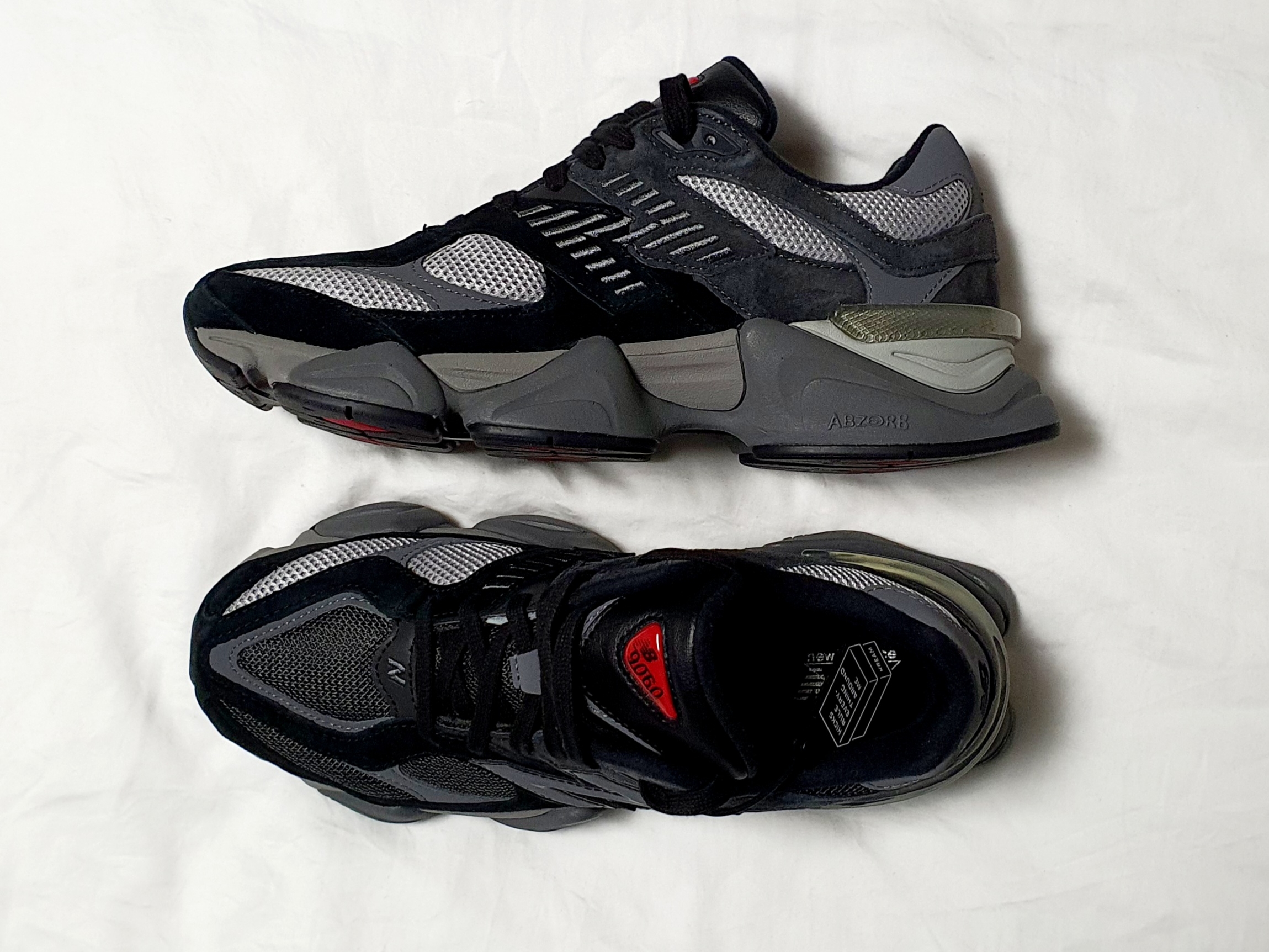 New Balance 9060 Black Castlerock 착용 스타일 - 2