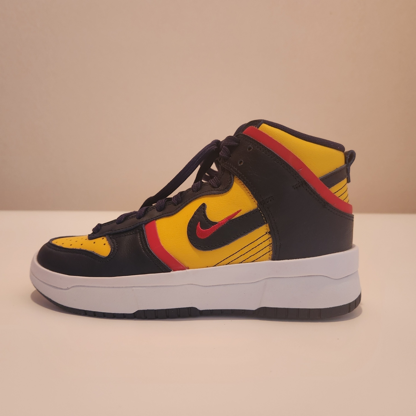 (W) Nike Dunk High Up Varsity Maize 착용 스타일 - 4