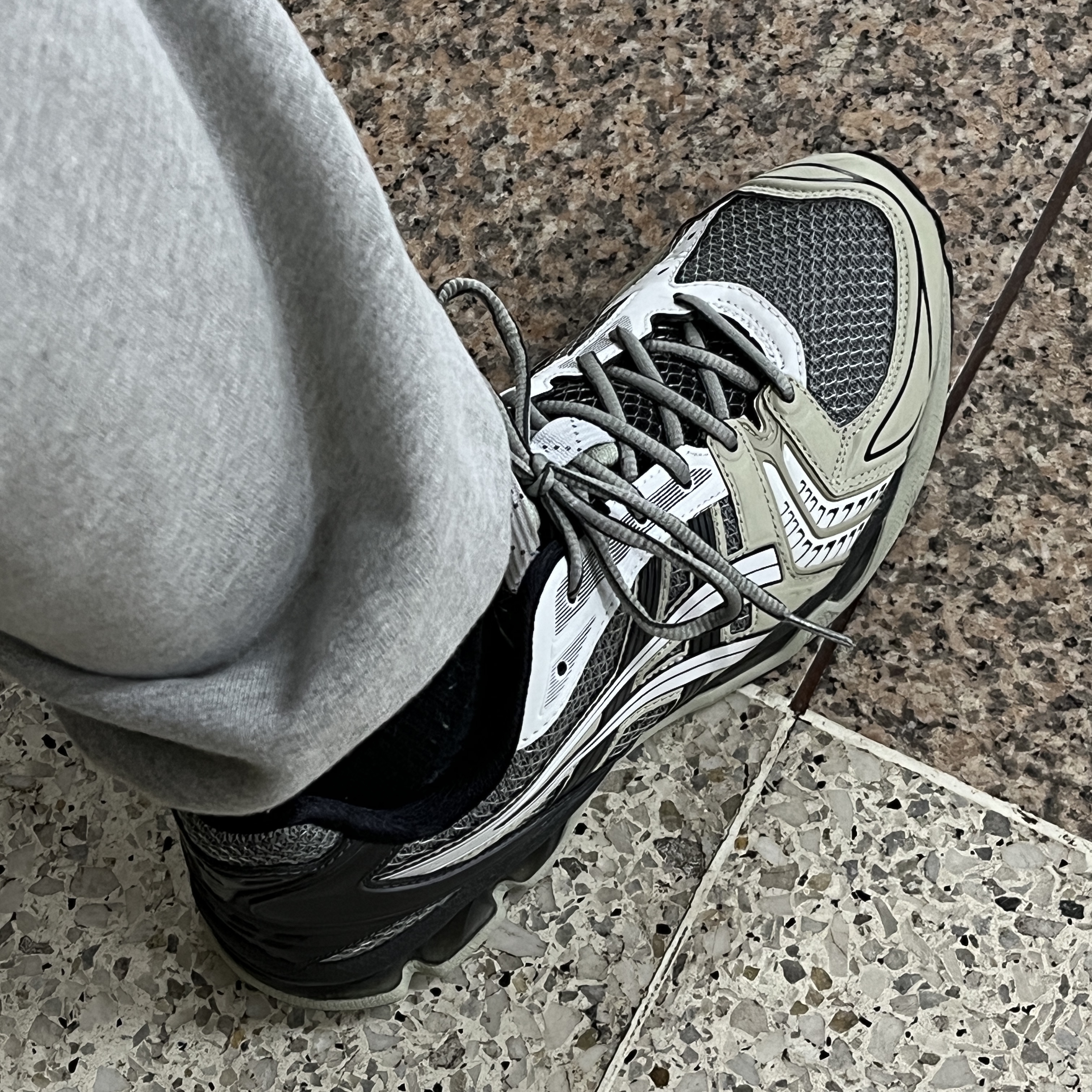 Asics UB1-S Gel-Kayano 14 Piedmont Grey 착용 스타일
