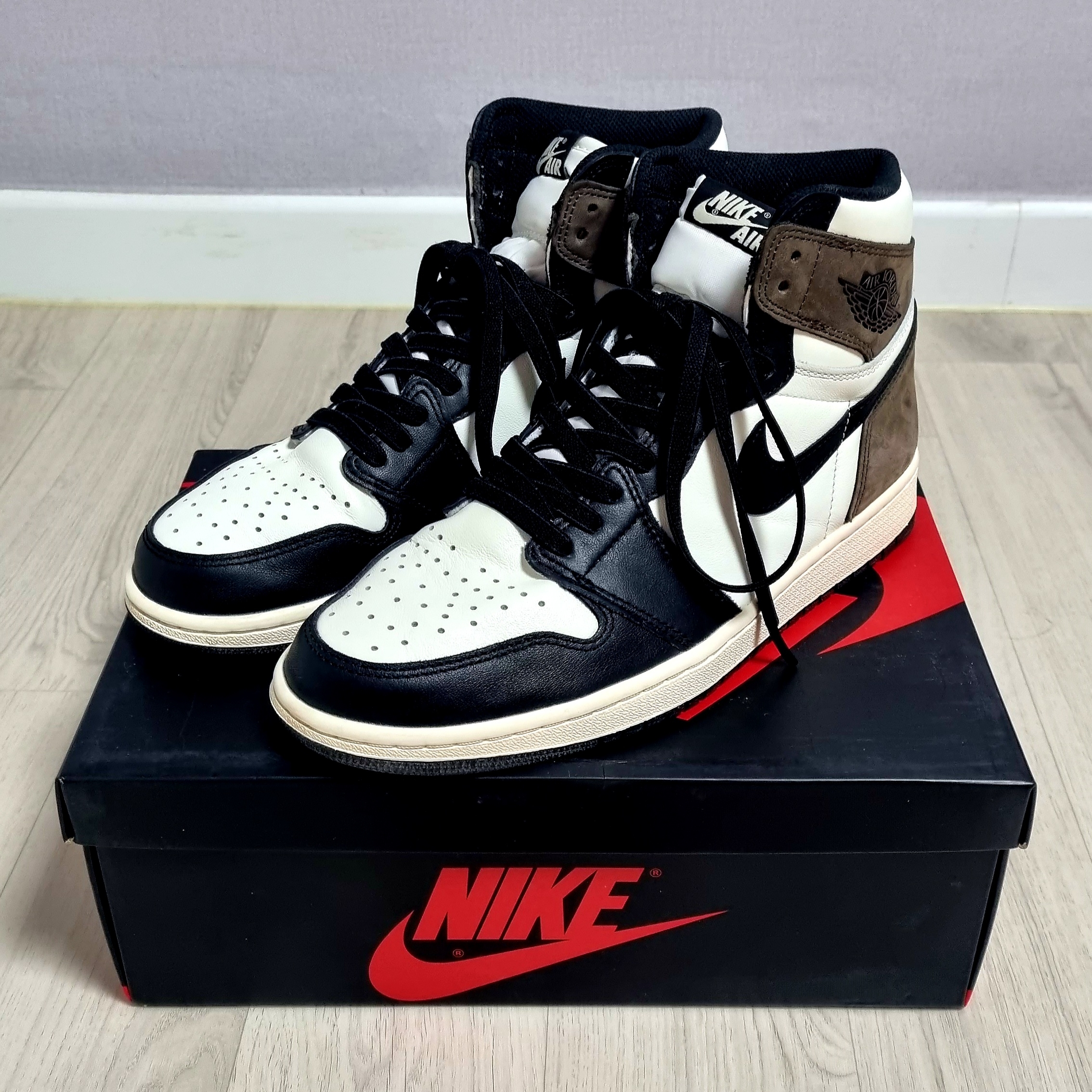 Jordan 1 Retro High OG Black Mocha 착용 스타일