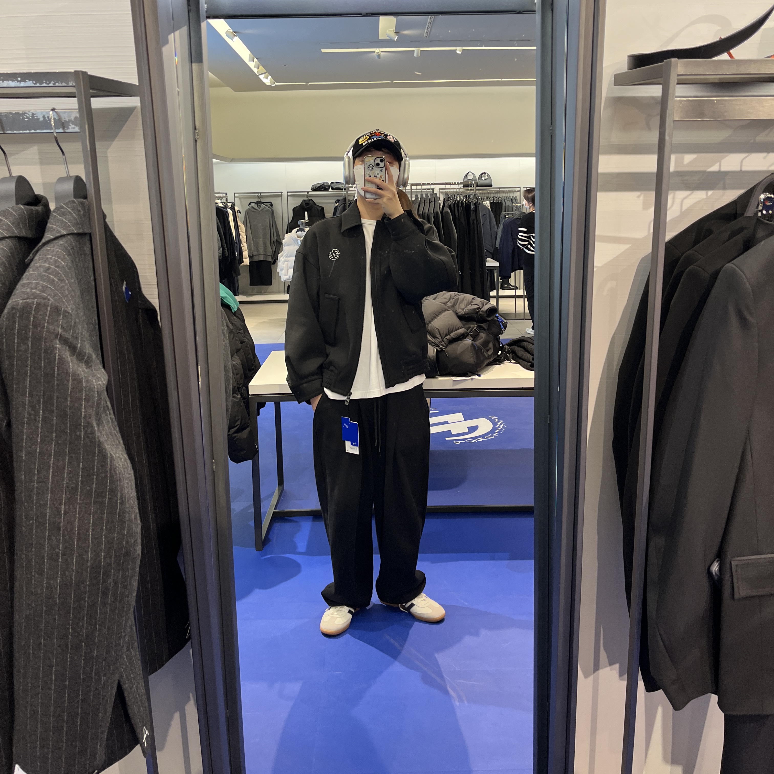 Apple AirPods Max Lightning Silver (Korean Ver.), Zara x Ader Error Oversize Collar Bomber Jacket Black 착용 스타일