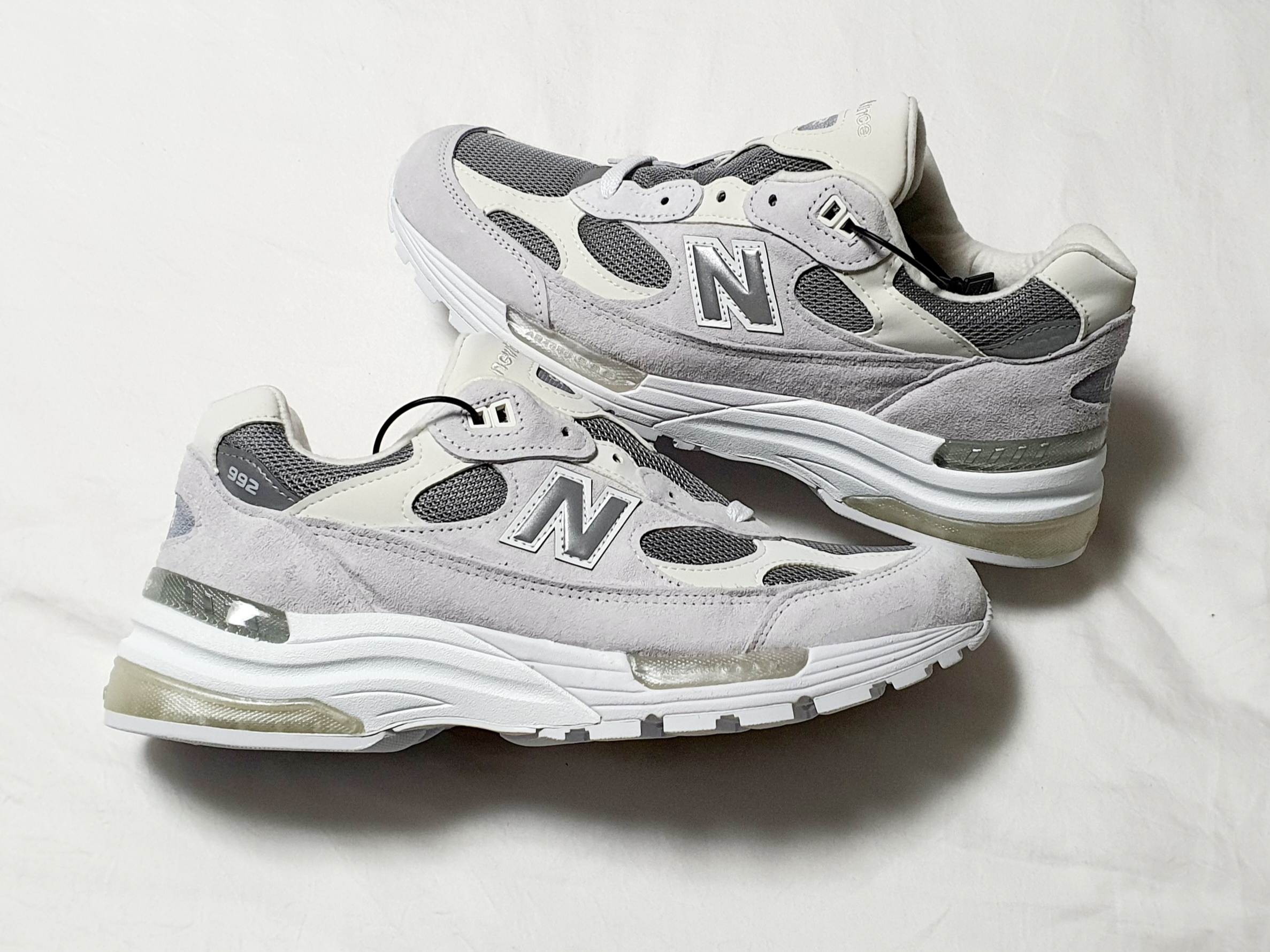 New Balance 992 Made in USA White Silver 착용 스타일 - 2